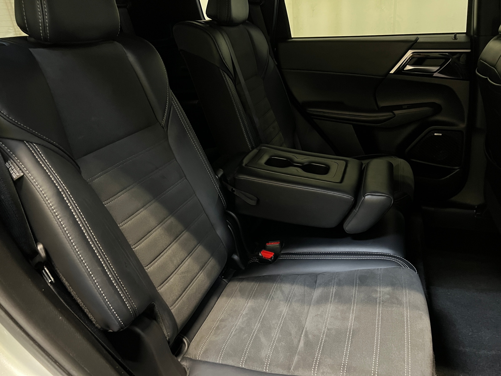 Thumbnail: 2025 Mitsubishi Outlander - 5
