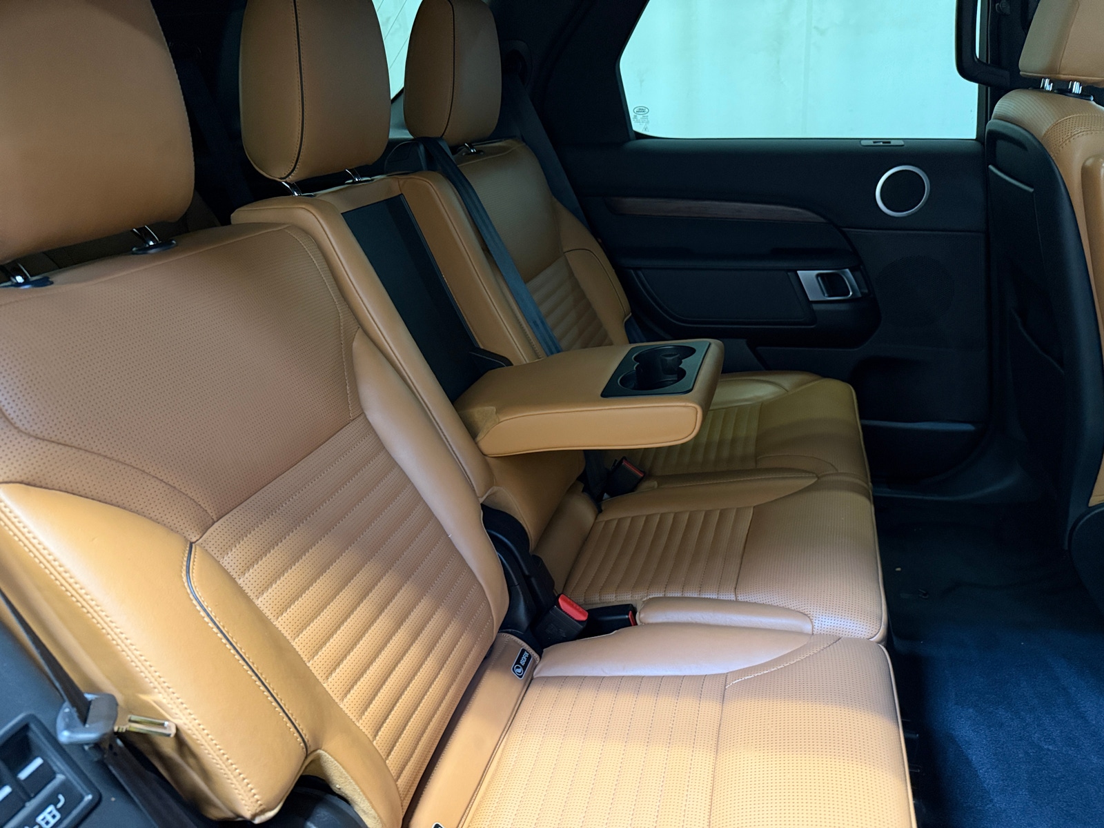 Thumbnail: 2017 Land Rover Discovery - 5