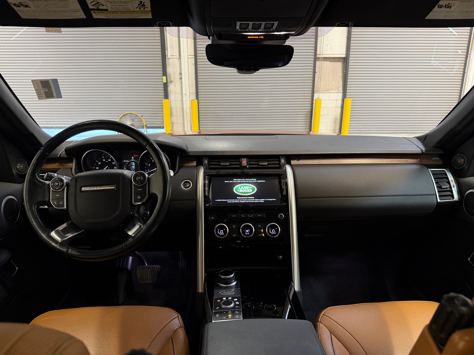 Thumbnail: 2017 Land Rover Discovery - 2