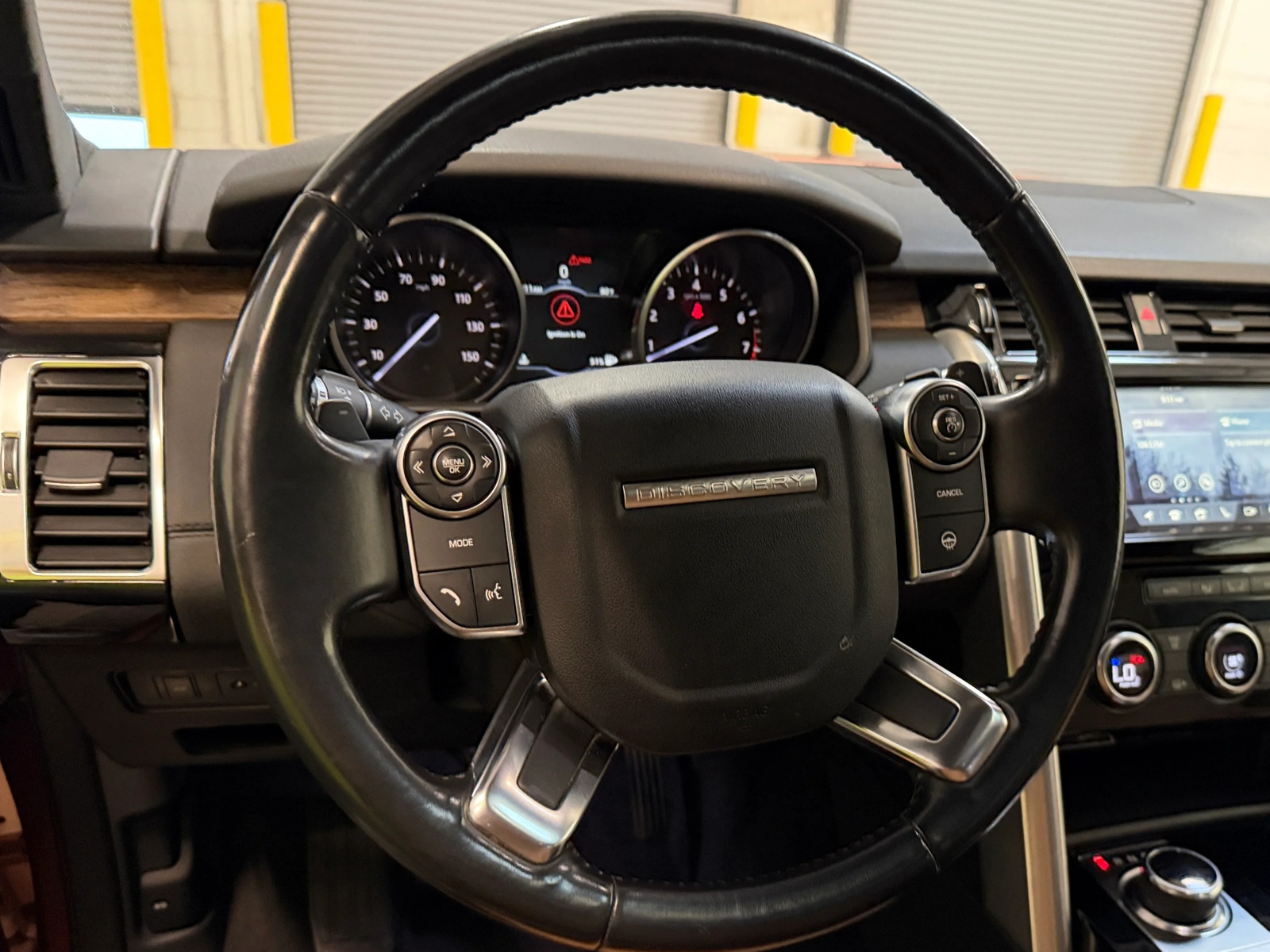 Thumbnail: 2017 Land Rover Discovery - 4