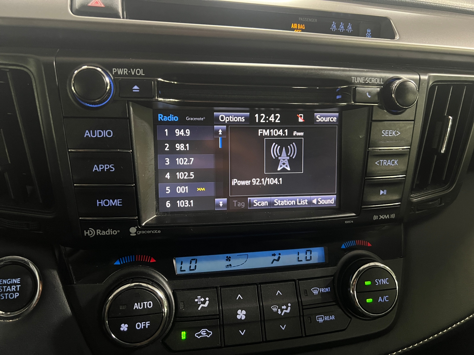 Thumbnail: 2018 Toyota RAV4 - 4