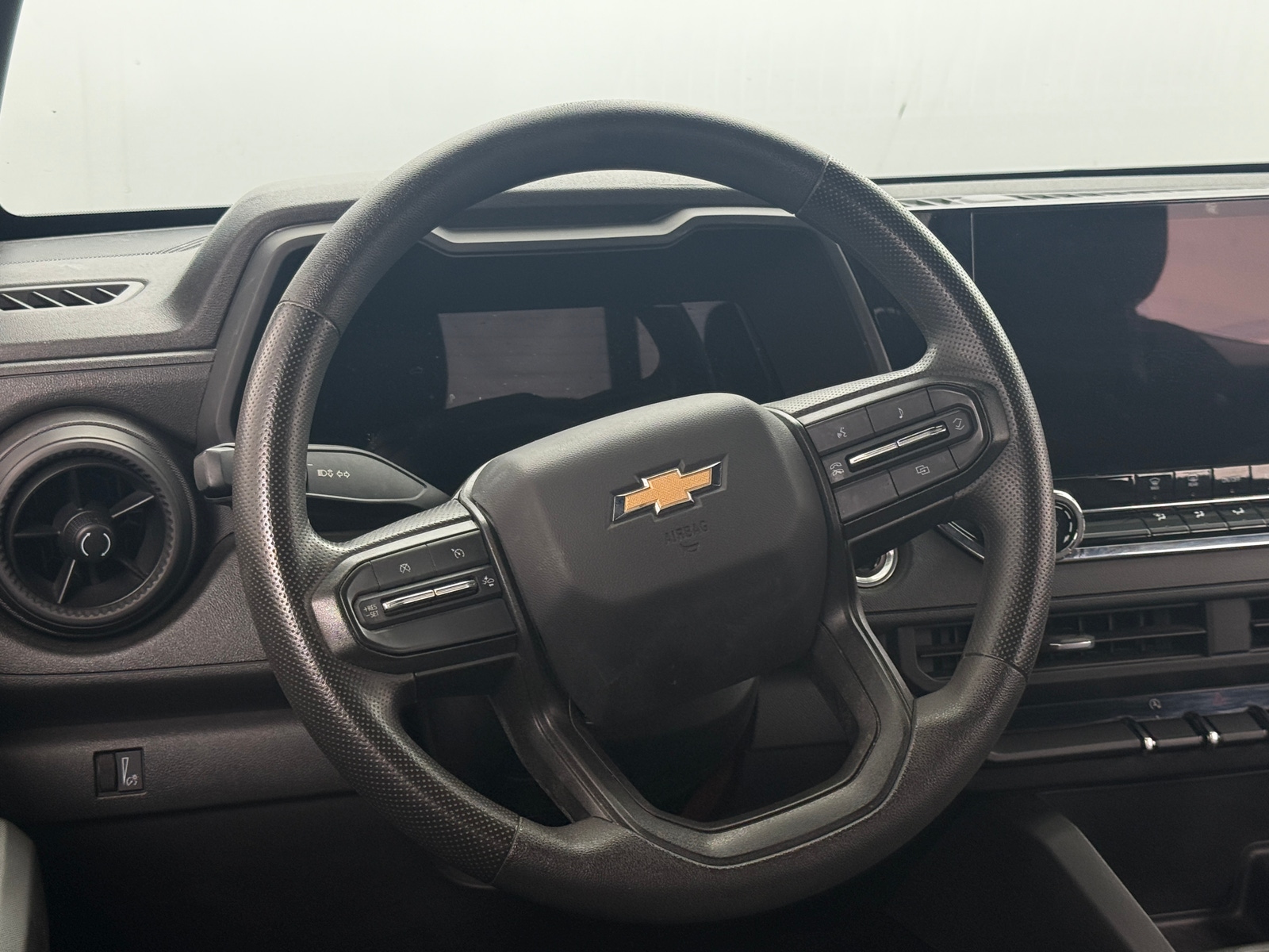 Thumbnail: 2023 Chevrolet Colorado - 5
