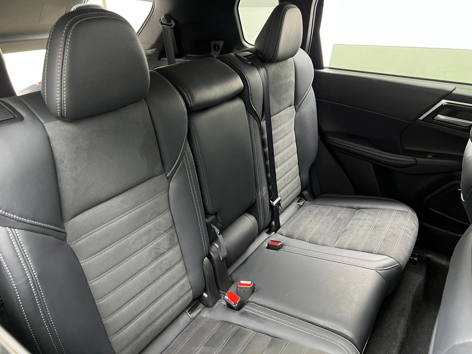 Thumbnail: 2025 Mitsubishi Outlander - 5