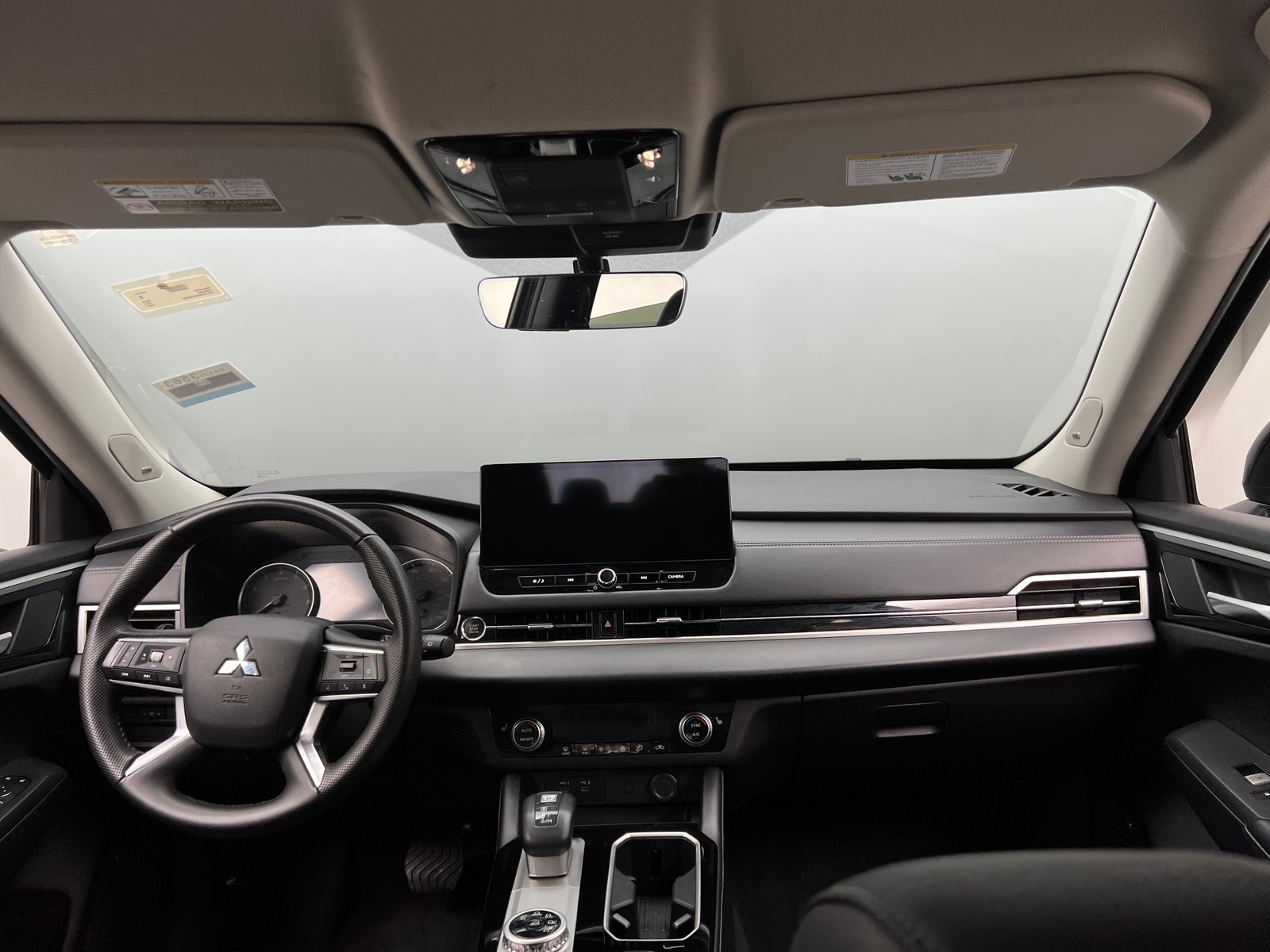 Thumbnail: 2025 Mitsubishi Outlander - 2