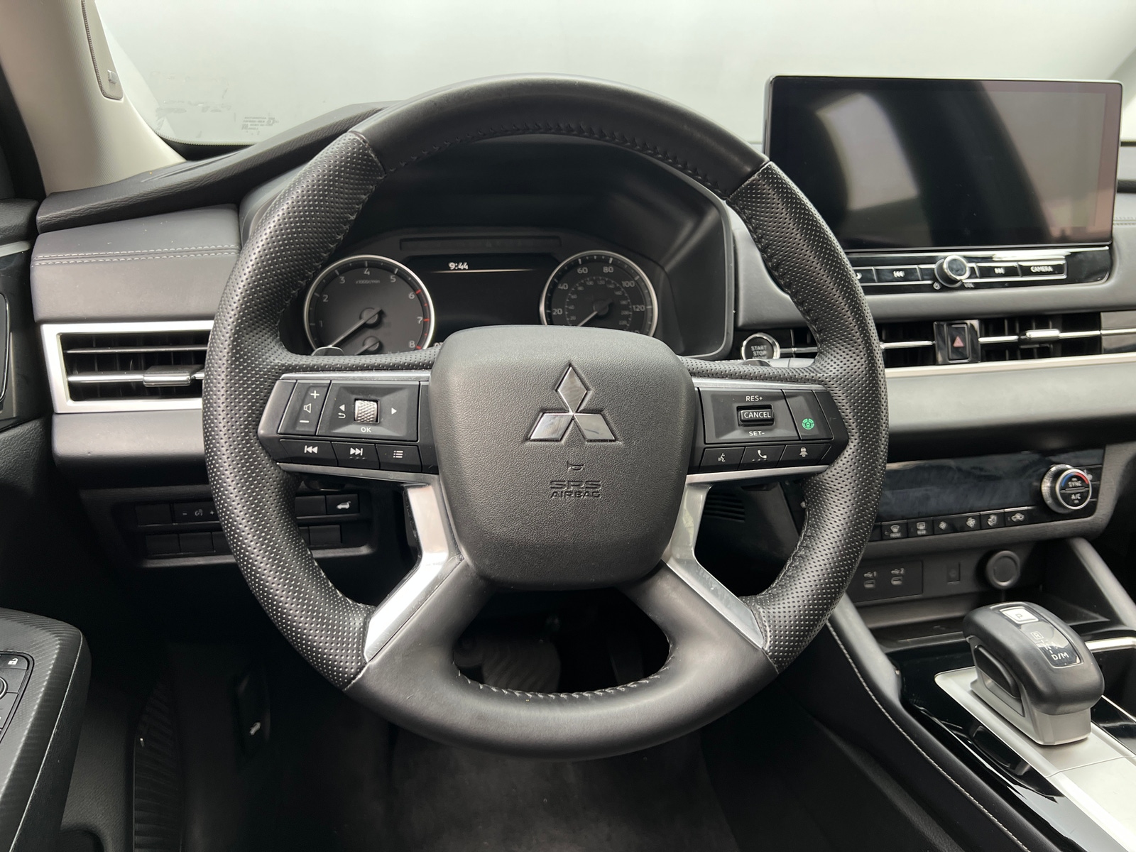 Thumbnail: 2025 Mitsubishi Outlander - 4