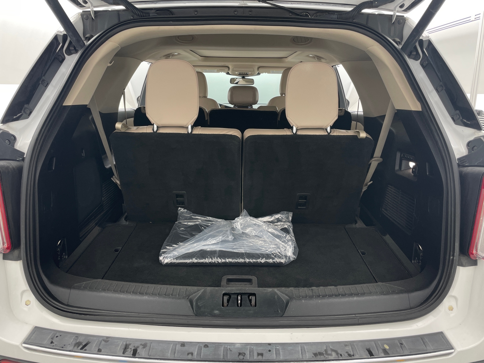Thumbnail: 2021 Ford Explorer - 6