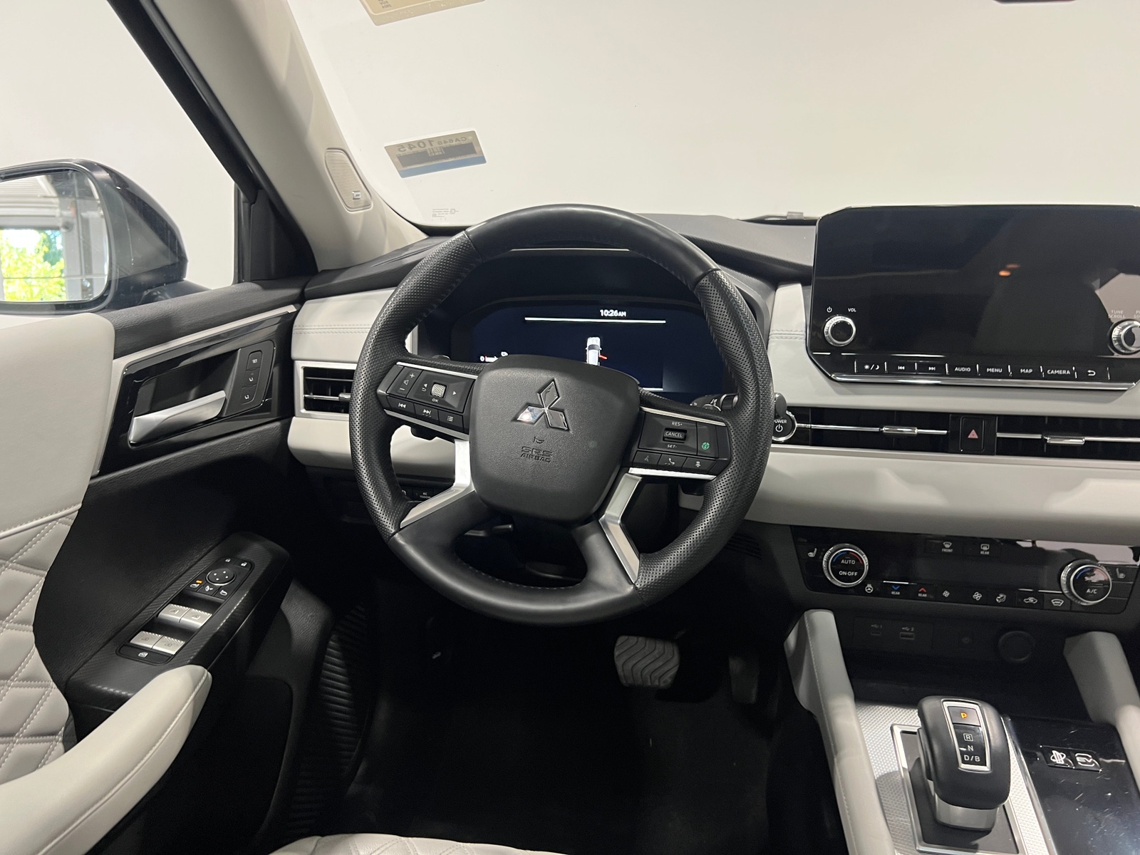 Thumbnail: 2024 Mitsubishi Outlander - 4