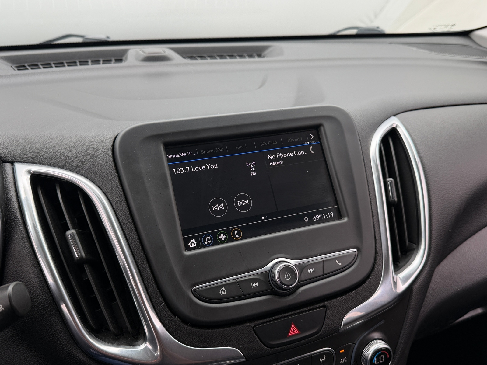 Thumbnail: 2019 Chevrolet Equinox - 4