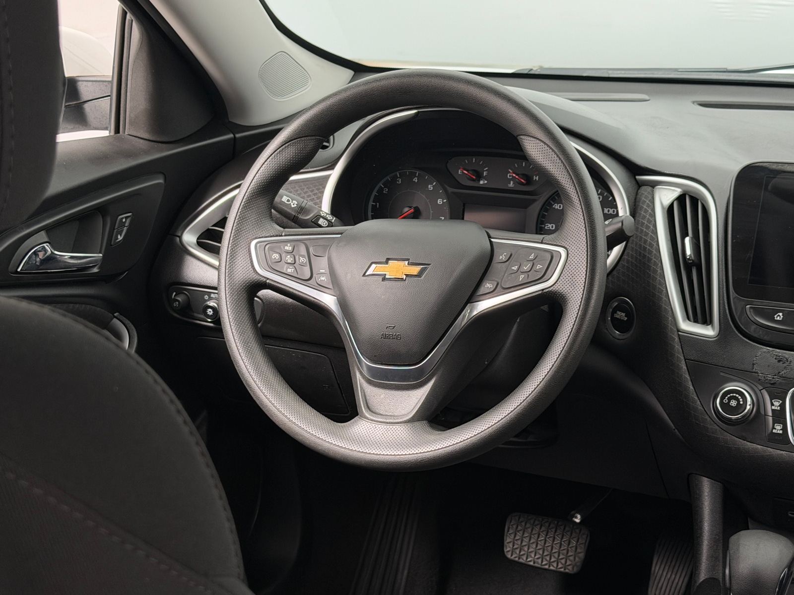 Thumbnail: 2023 Chevrolet Malibu - 5