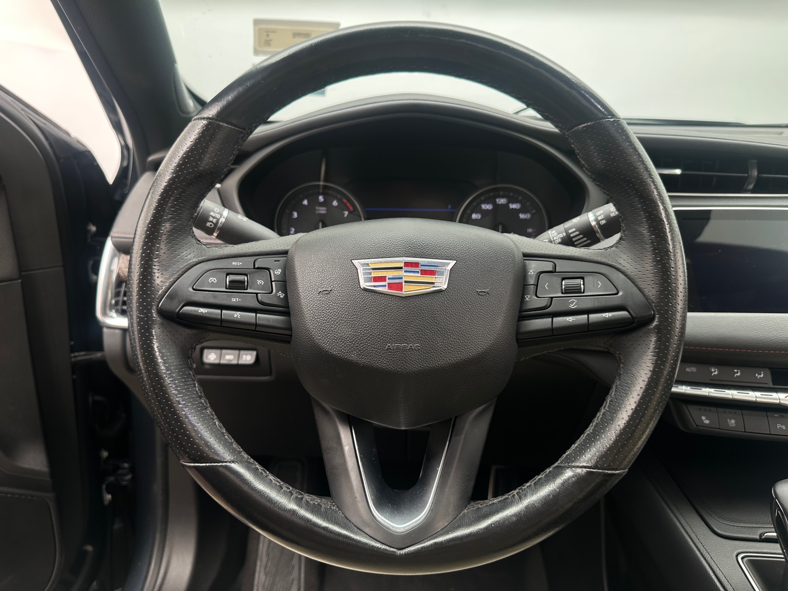 Thumbnail: 2019 Cadillac XT4 - 4