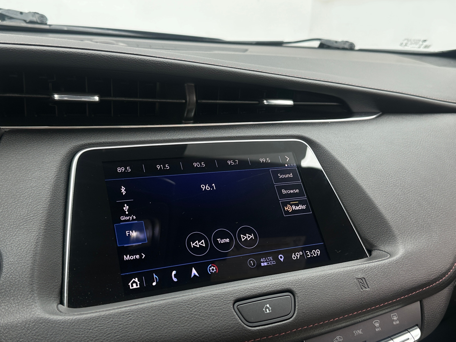 Thumbnail: 2019 Cadillac XT4 - 3