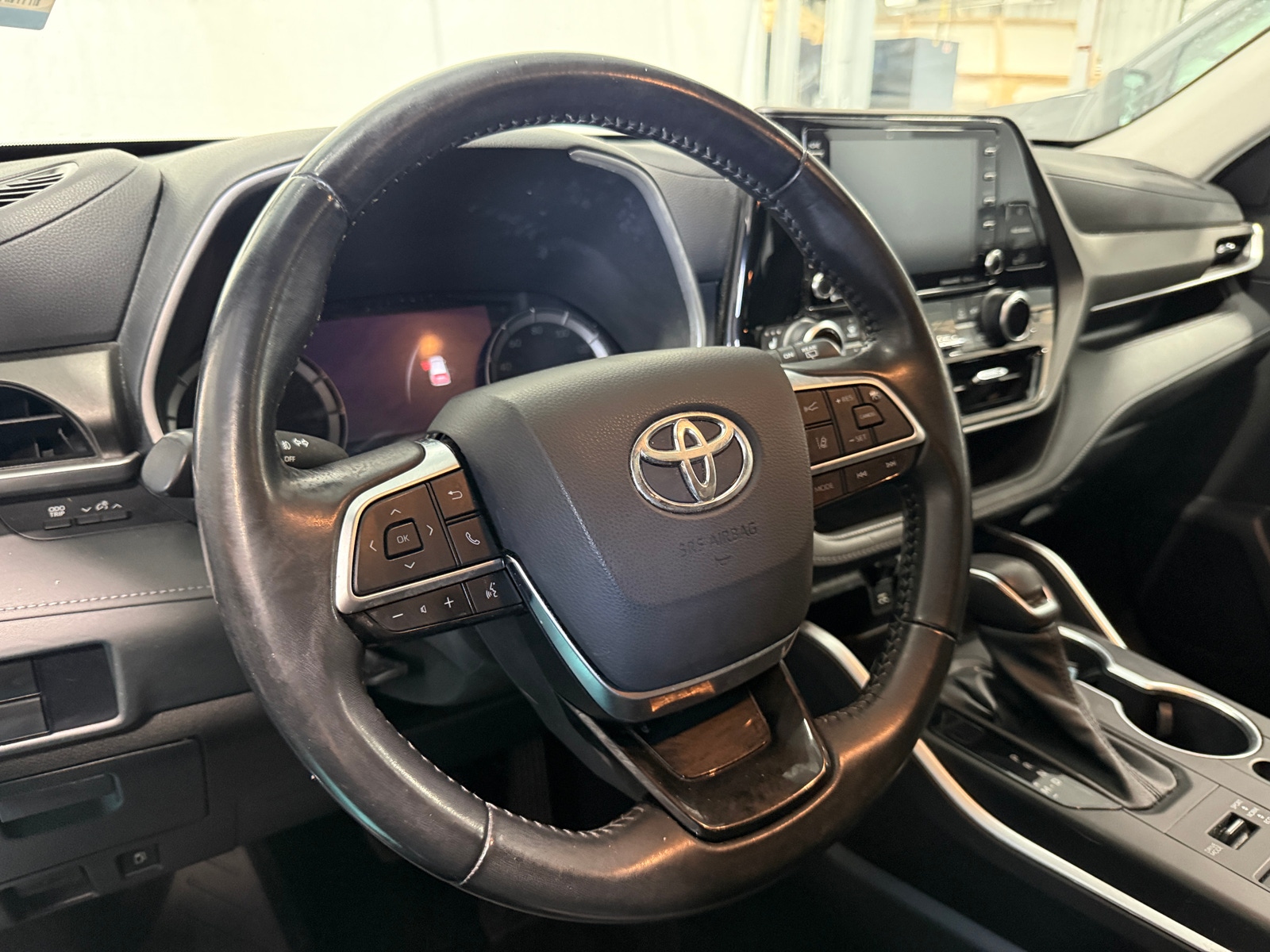 Thumbnail: 2021 Toyota Highlander - 4
