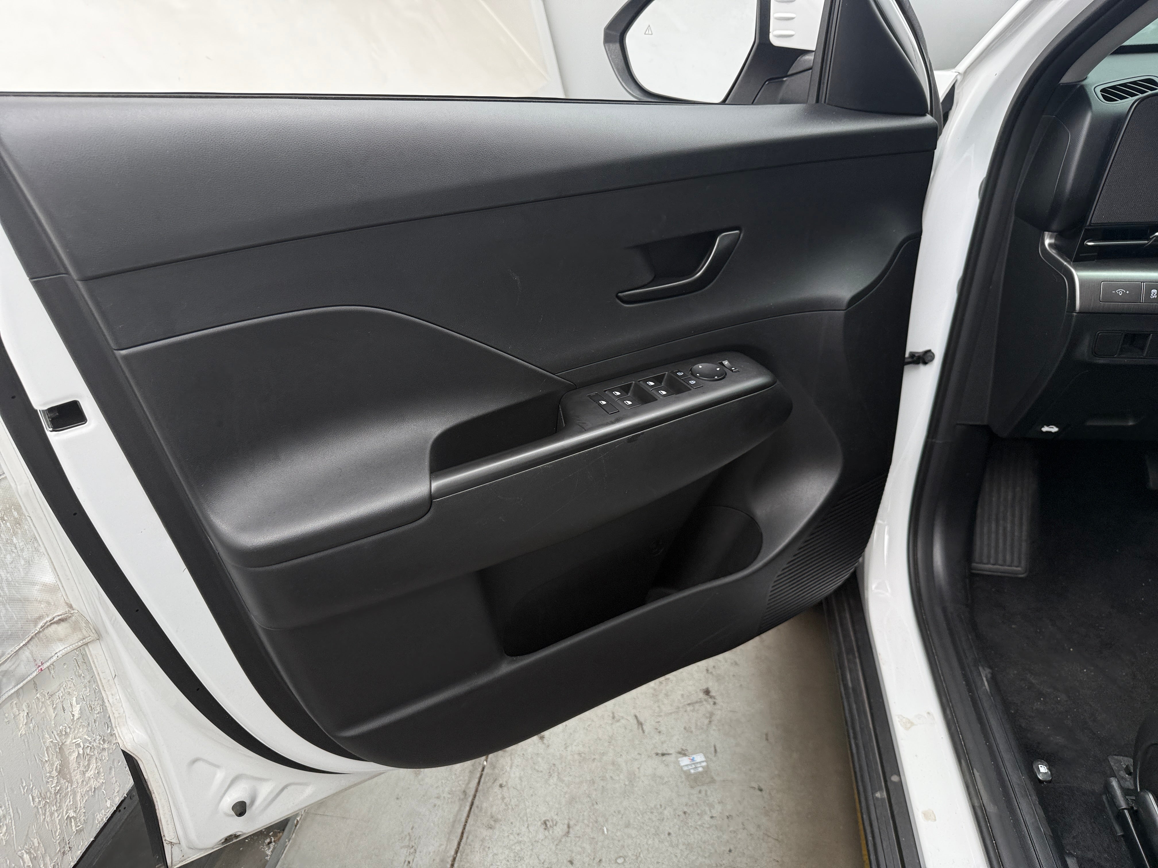 2025 Hyundai Kona SEL - Photo 8
