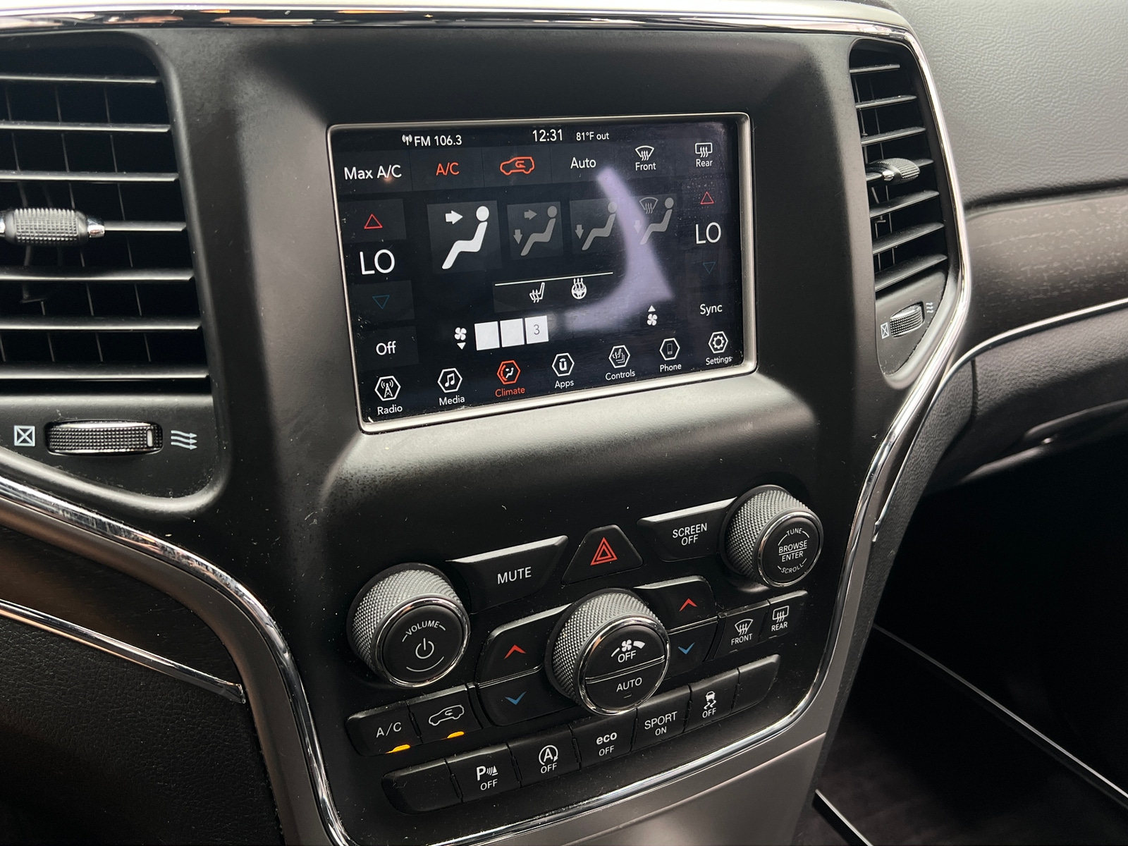 Thumbnail: 2018 Jeep Grand Cherokee - 3