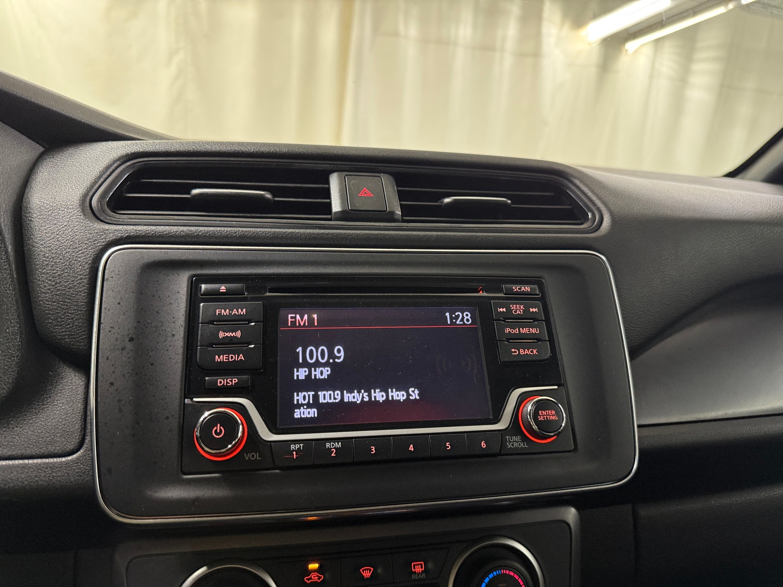 Thumbnail: 2018 Nissan Leaf - 4
