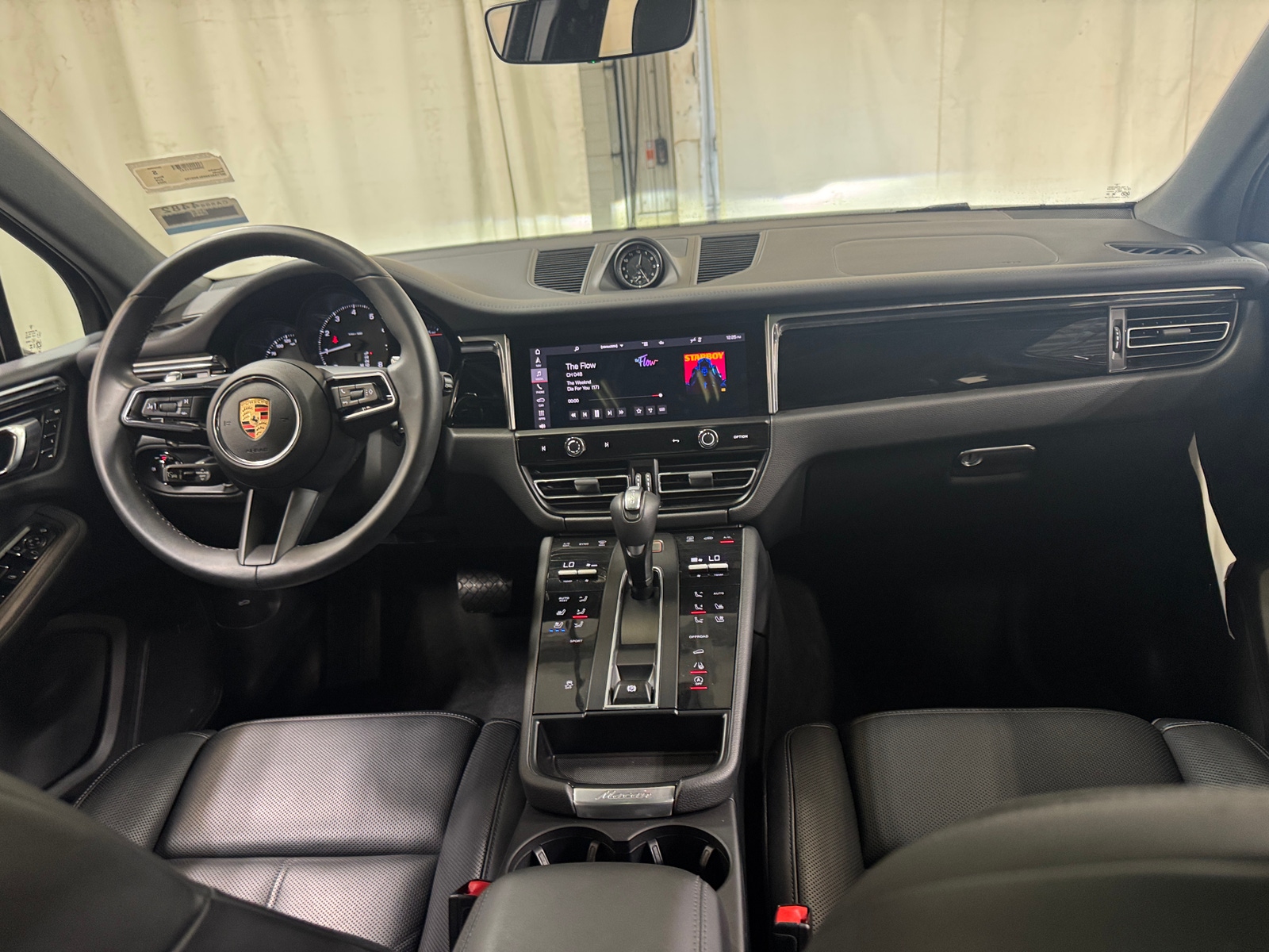 Thumbnail: 2025 Porsche Macan - 2