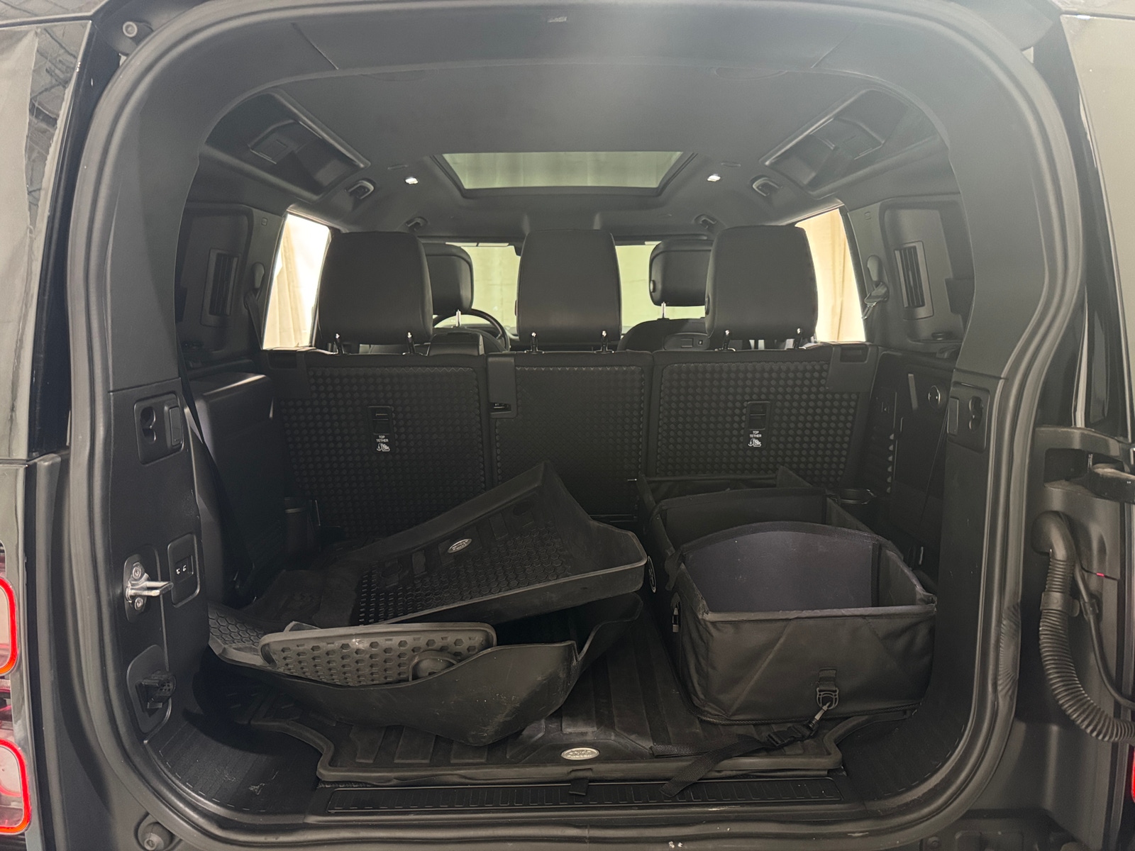 Thumbnail: 2020 Land Rover Defender - 7