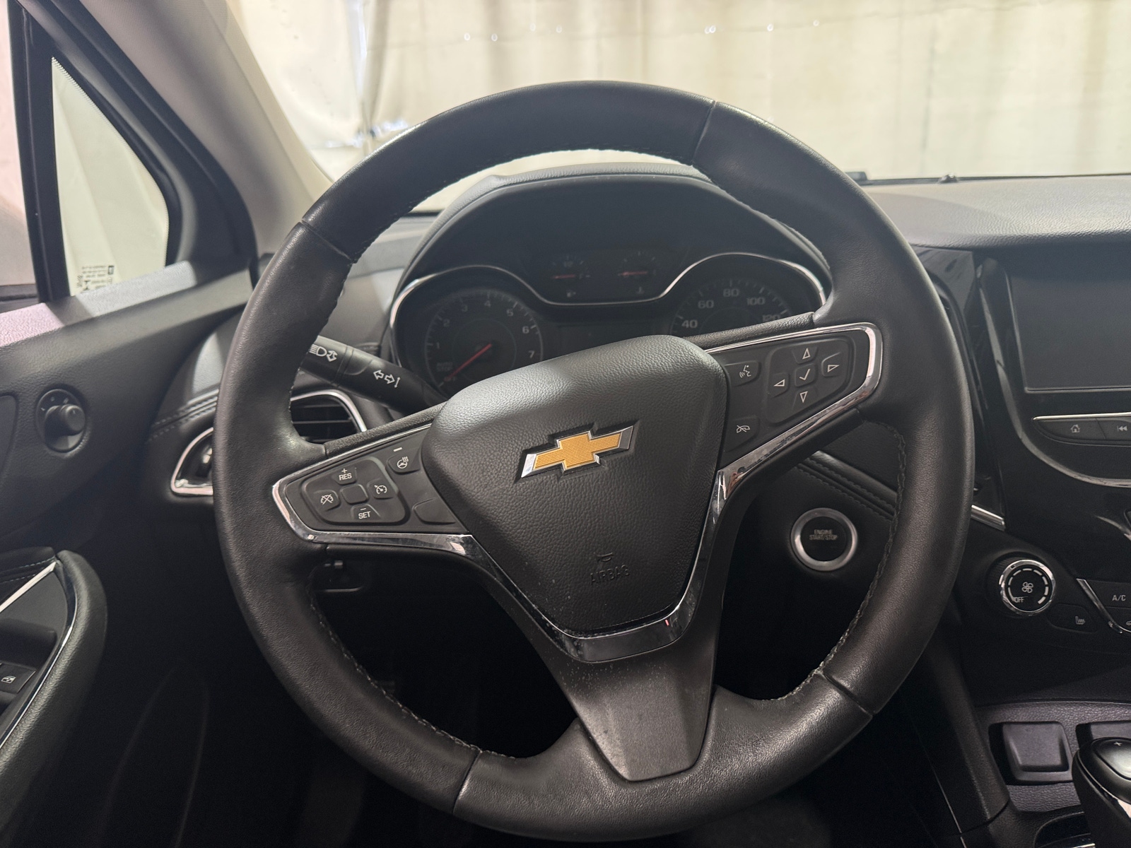 Thumbnail: 2018 Chevrolet Cruze - 4