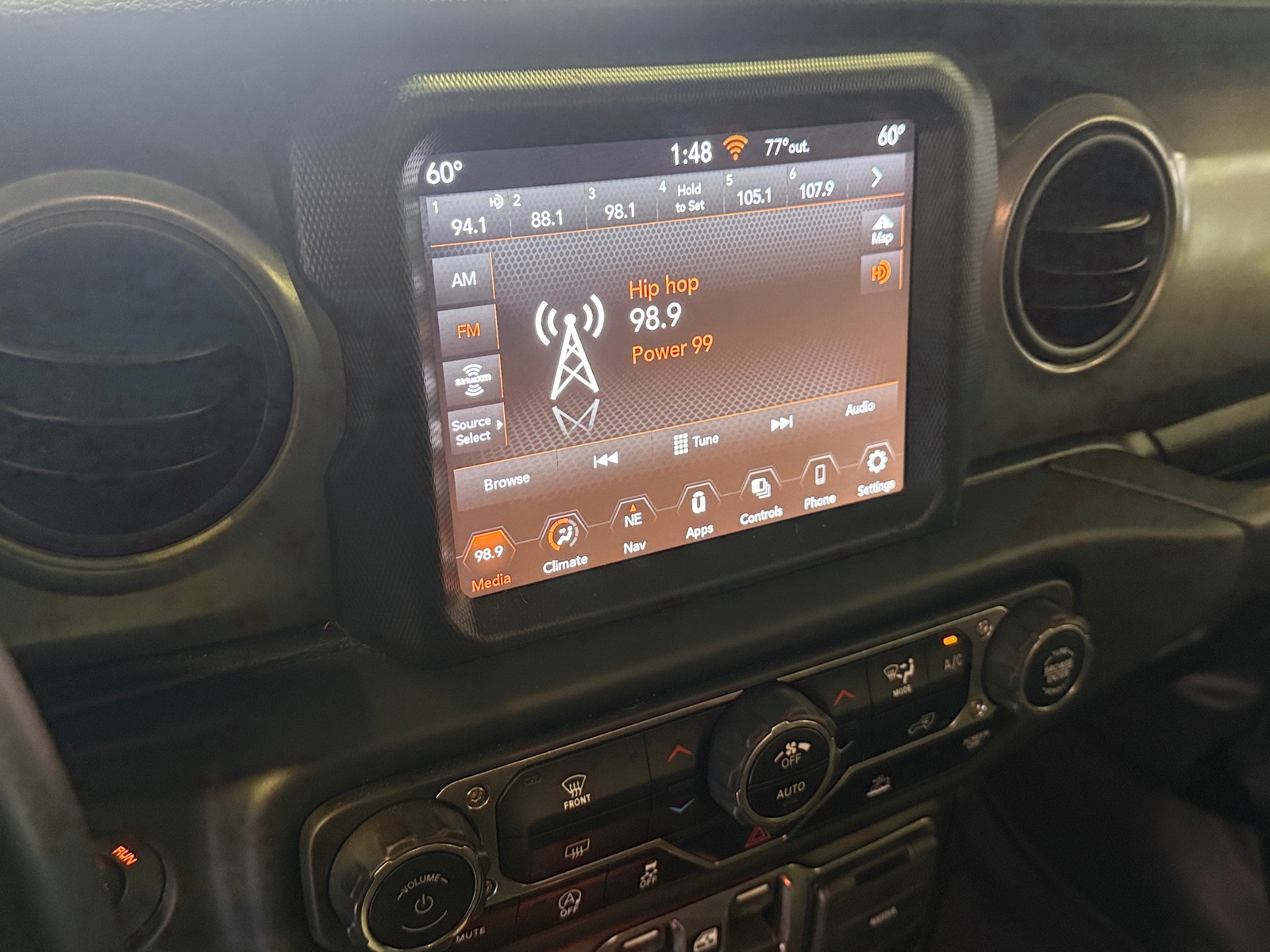 Thumbnail: 2021 Jeep Gladiator - 4