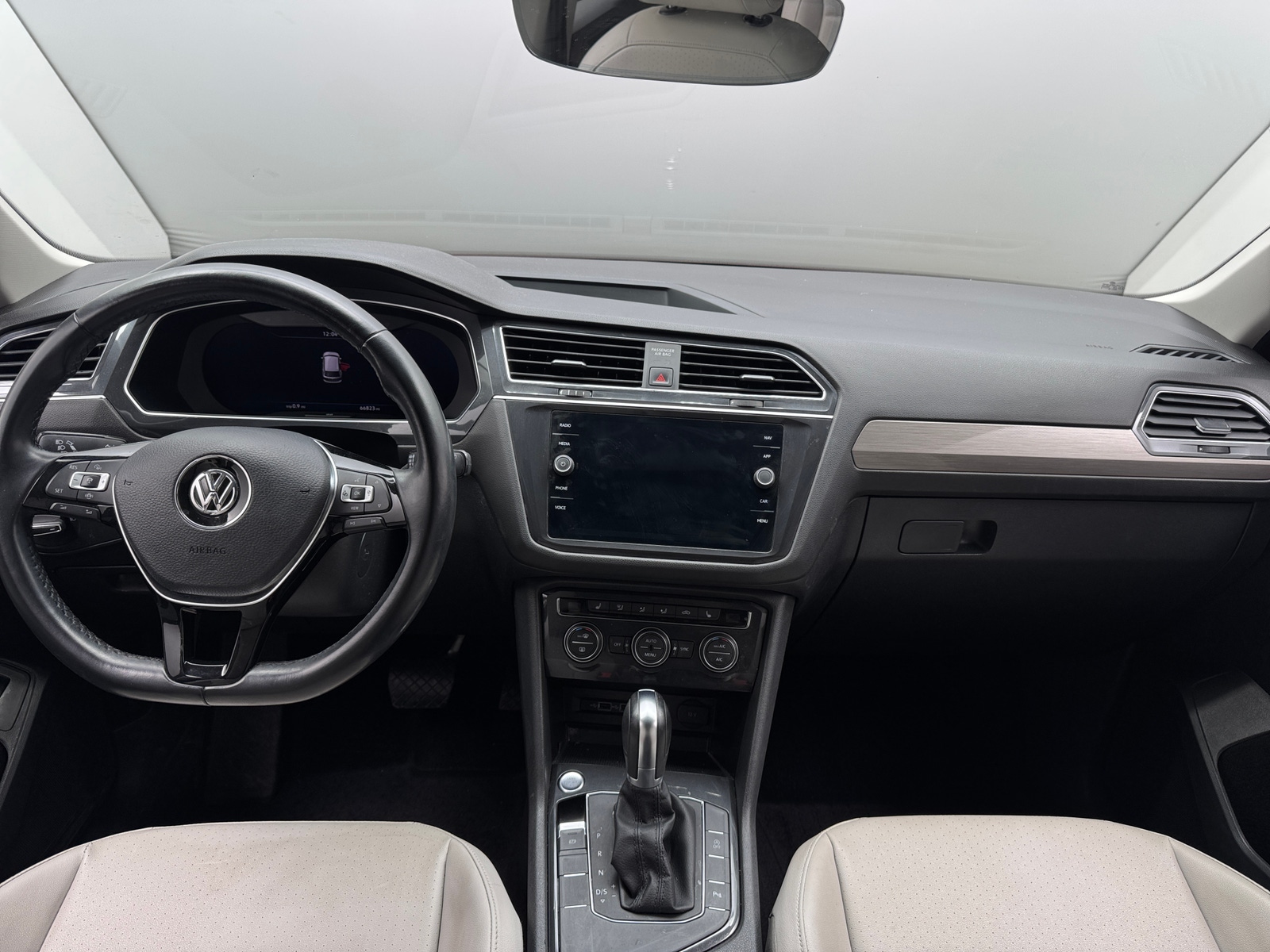 Thumbnail: 2019 Volkswagen Tiguan - 3