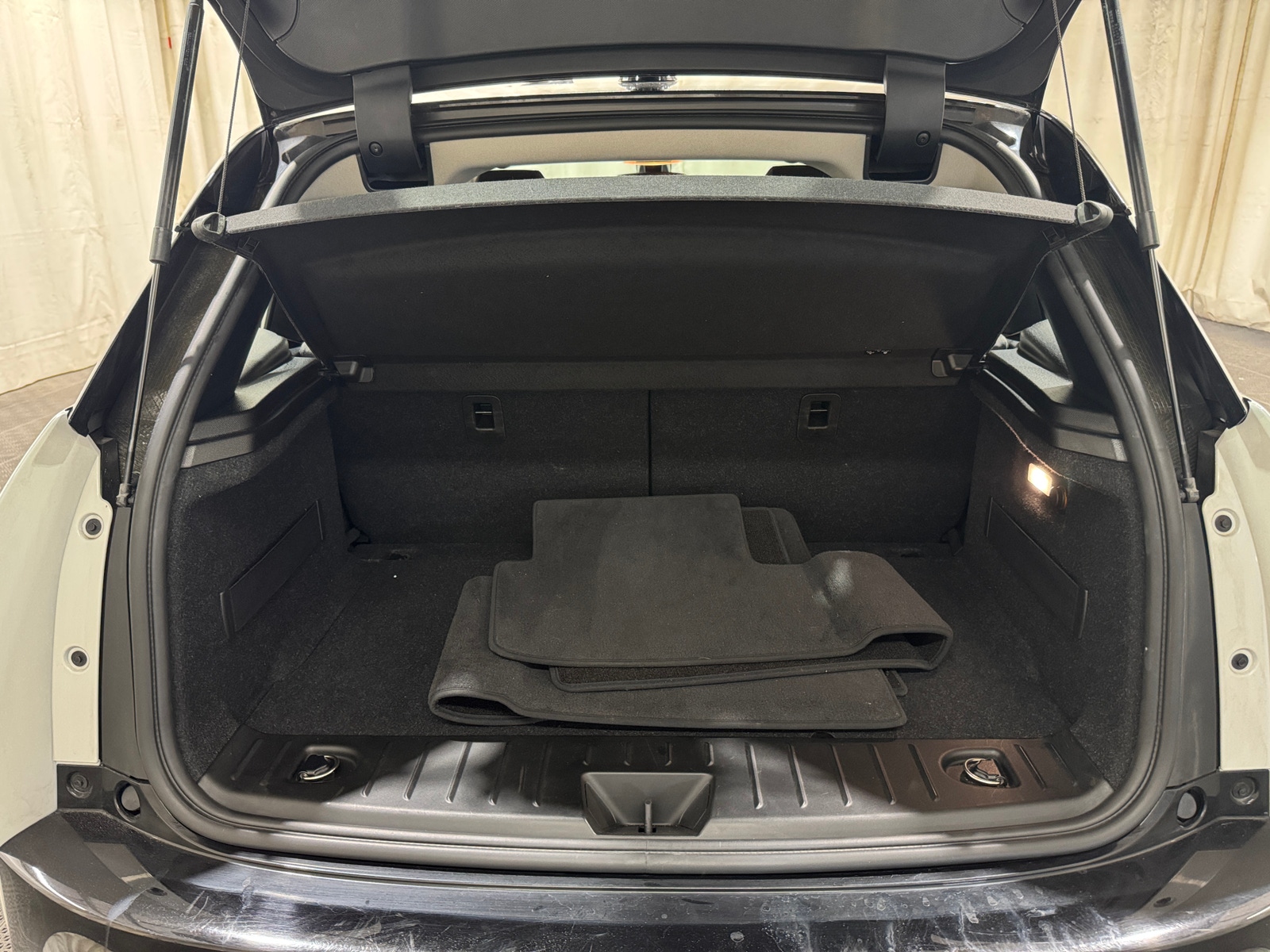 Thumbnail: 2019 BMW i3 - 7
