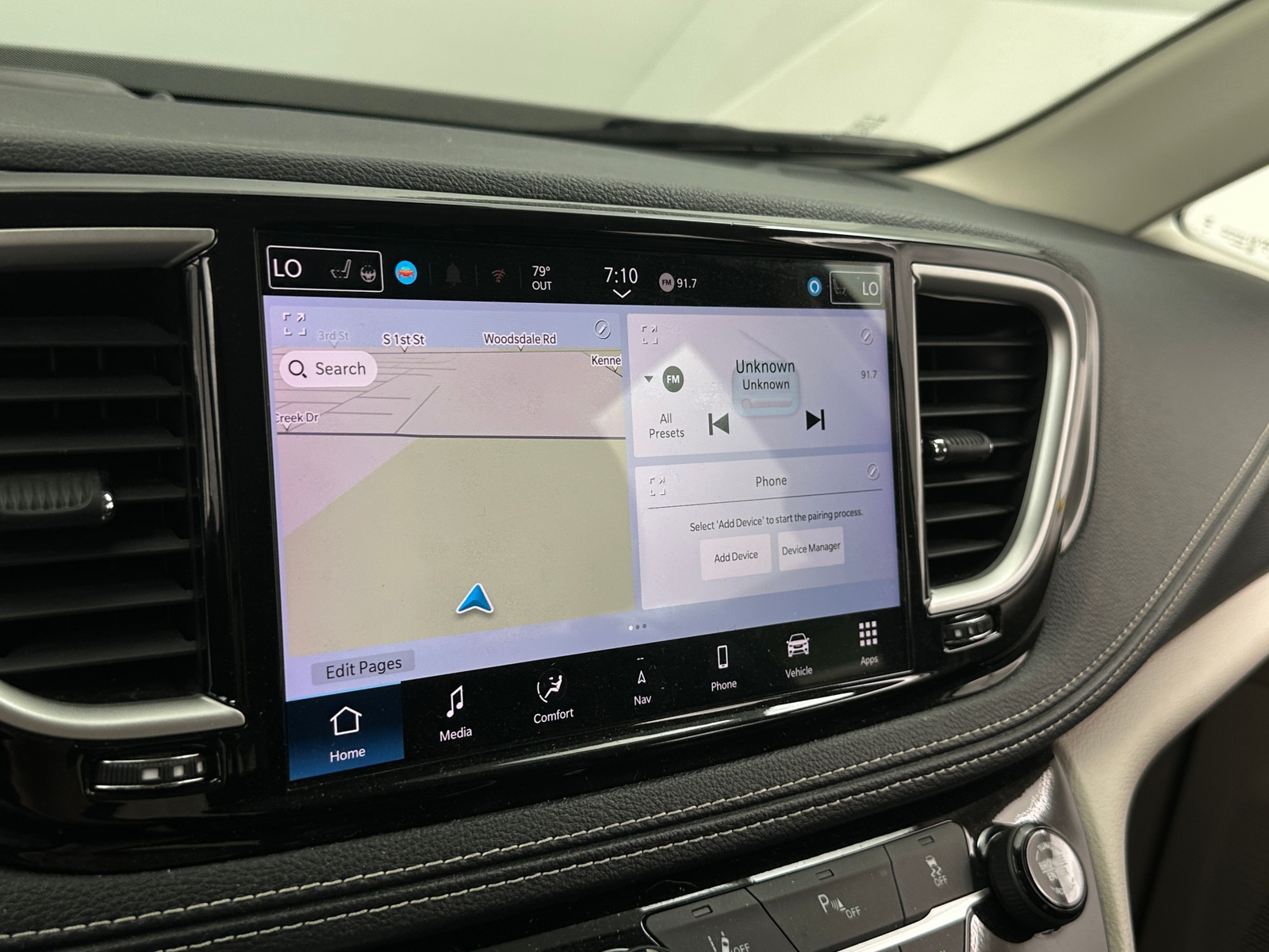 Thumbnail: 2024 Chrysler Pacifica - 3