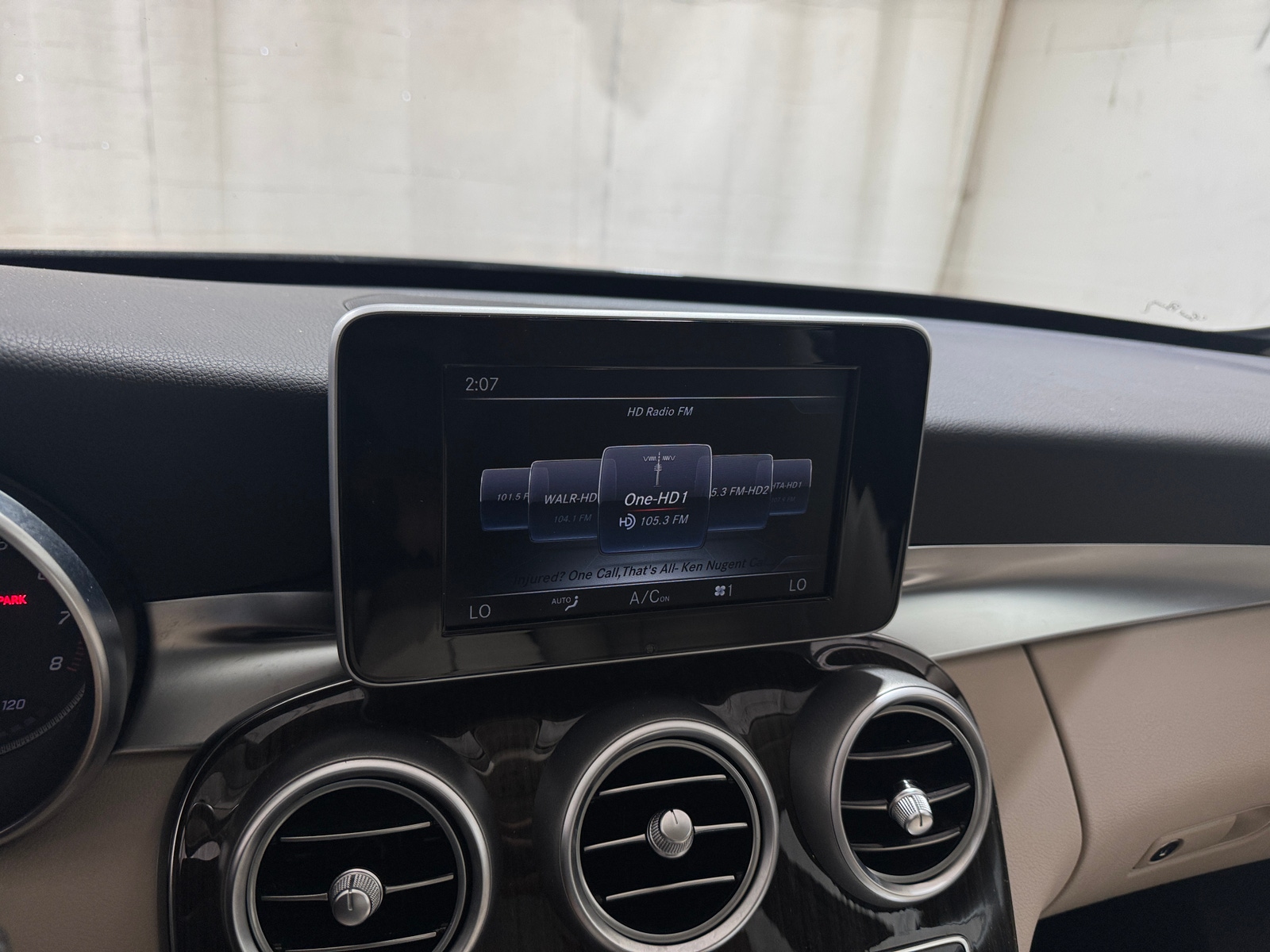 Thumbnail: 2015 Mercedes-Benz C-Class - 4