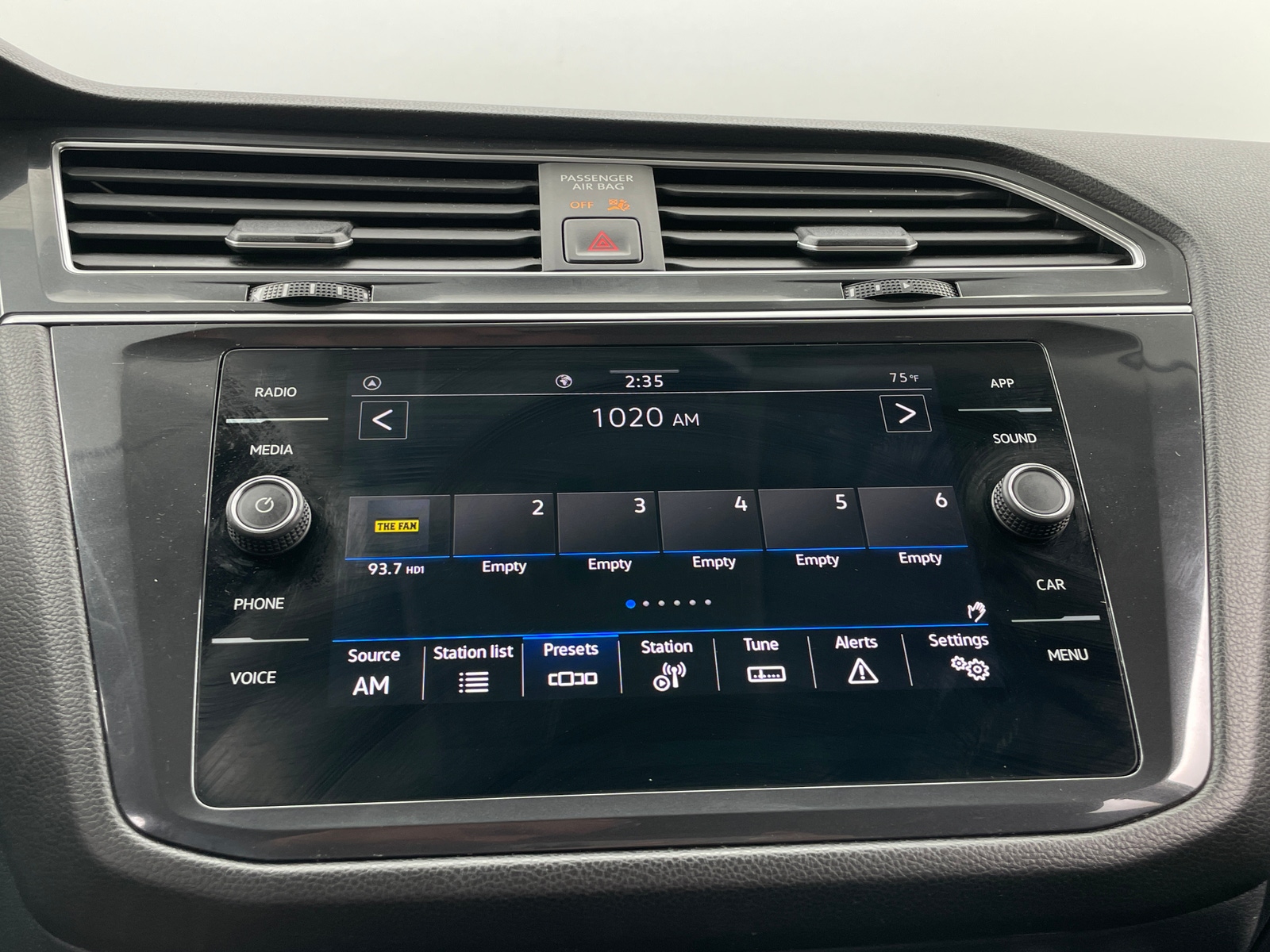 Thumbnail: 2024 Volkswagen Tiguan - 4
