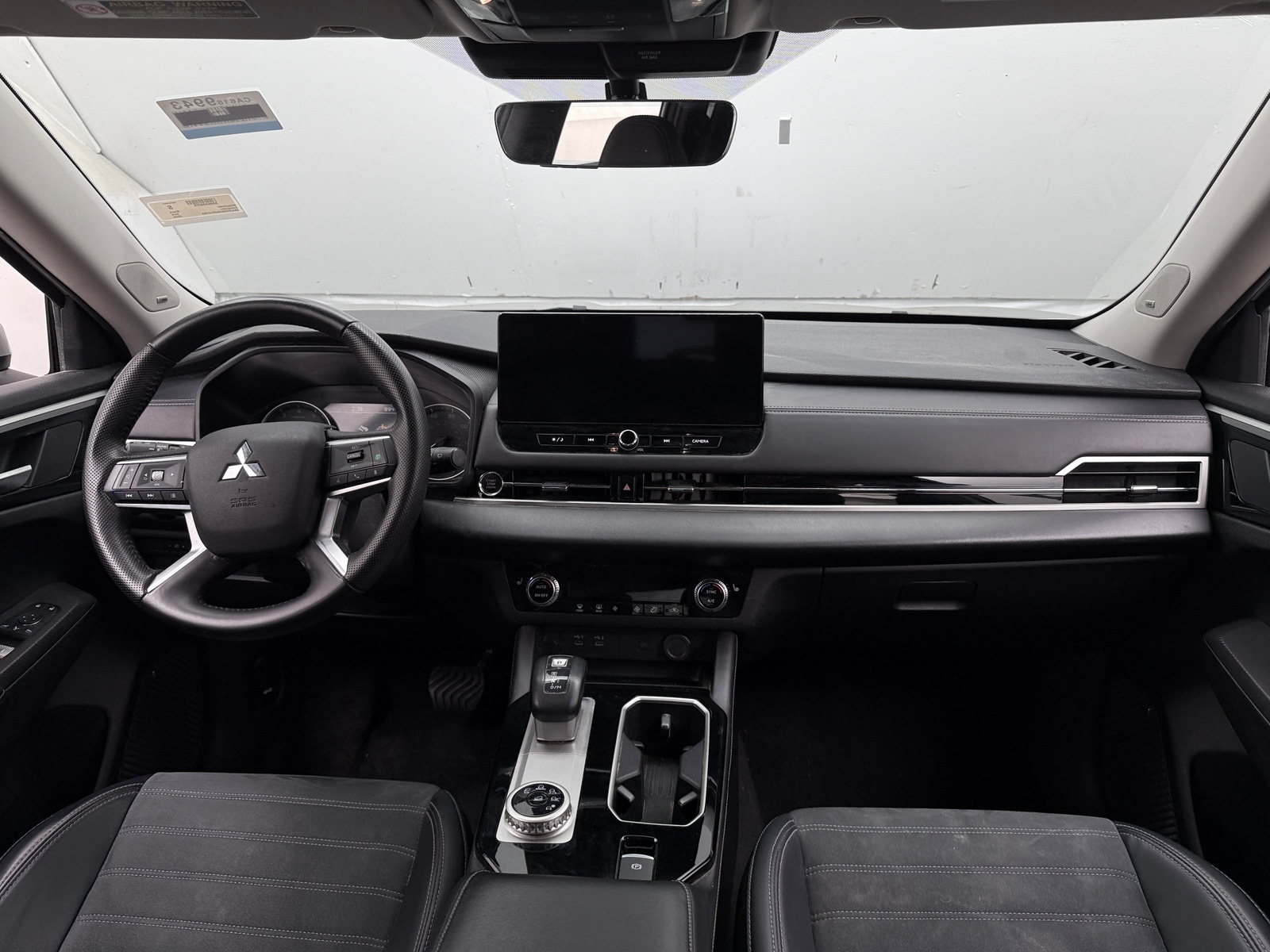 Thumbnail: 2025 Mitsubishi Outlander - 2