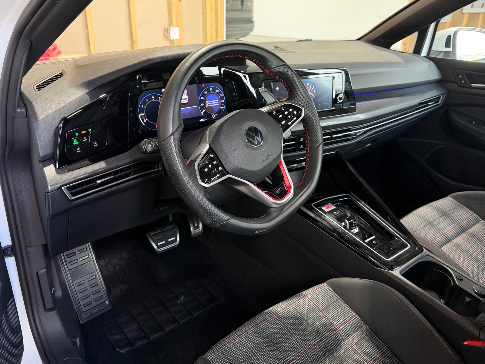Thumbnail: 2023 Volkswagen Golf - 3