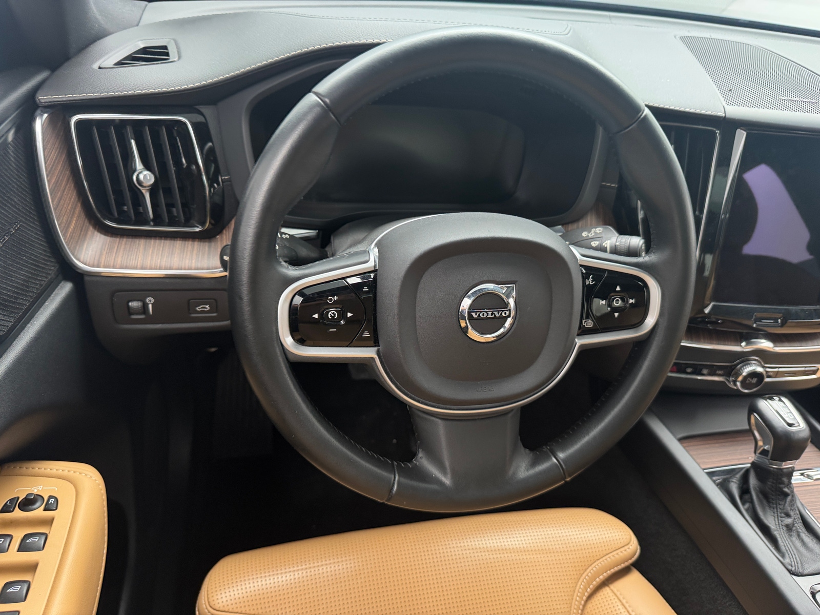 Thumbnail: 2021 Volvo XC60 - 4