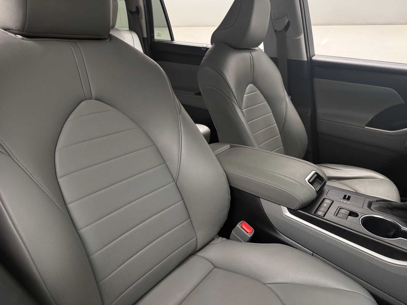 Thumbnail: 2020 Toyota Highlander - 2