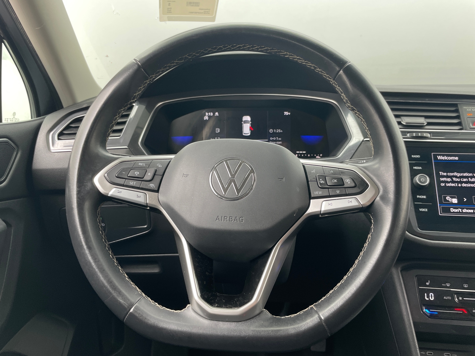 Thumbnail: 2023 Volkswagen Tiguan - 5