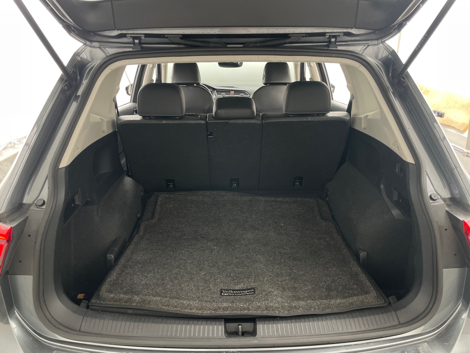 Thumbnail: 2023 Volkswagen Tiguan - 7