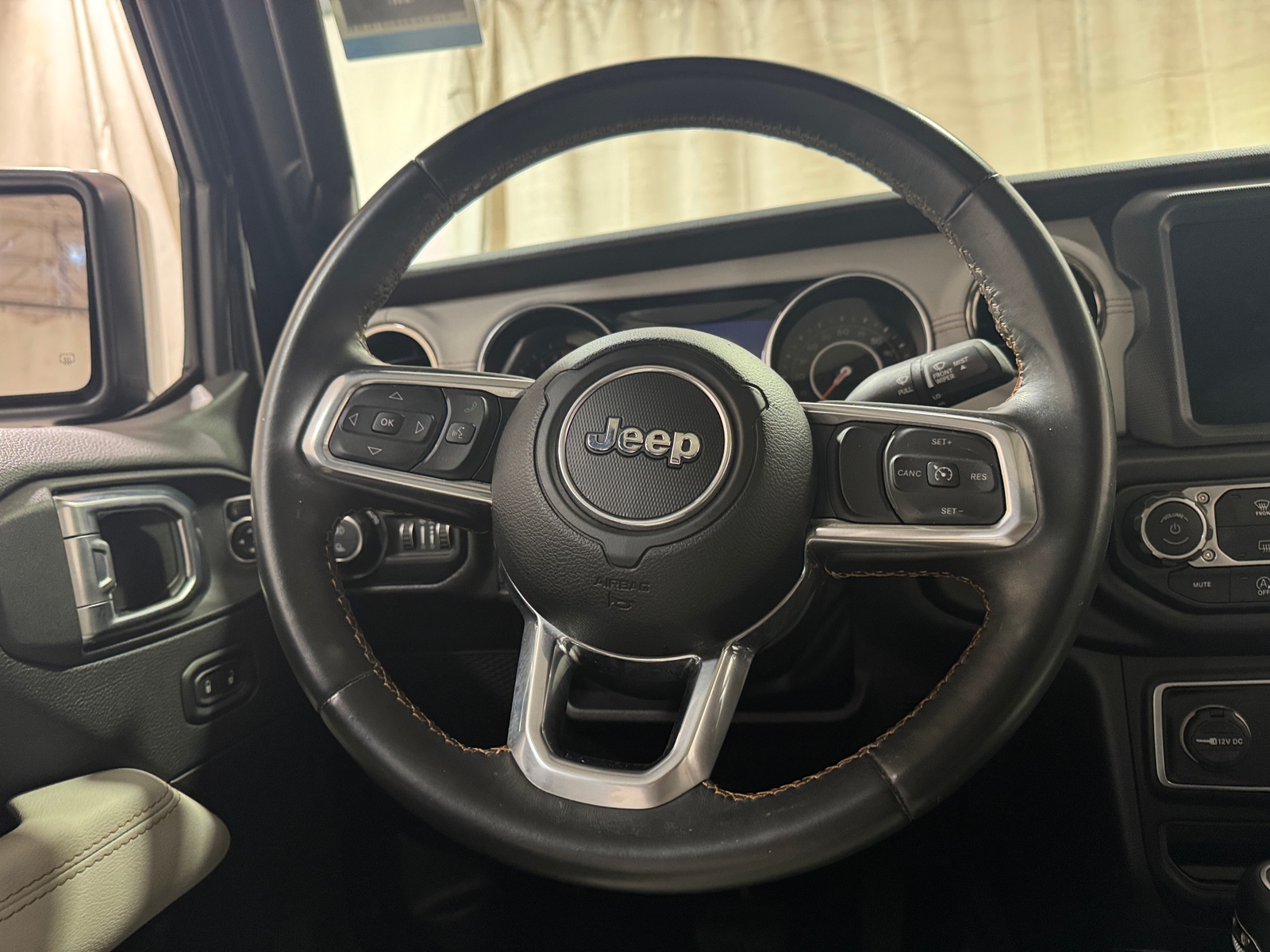Thumbnail: 2022 Jeep Gladiator - 4