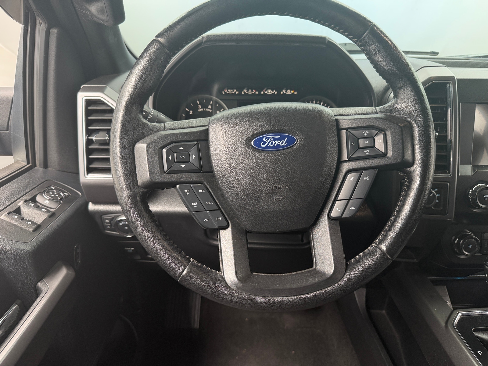 Thumbnail: 2019 Ford Econoline - 5