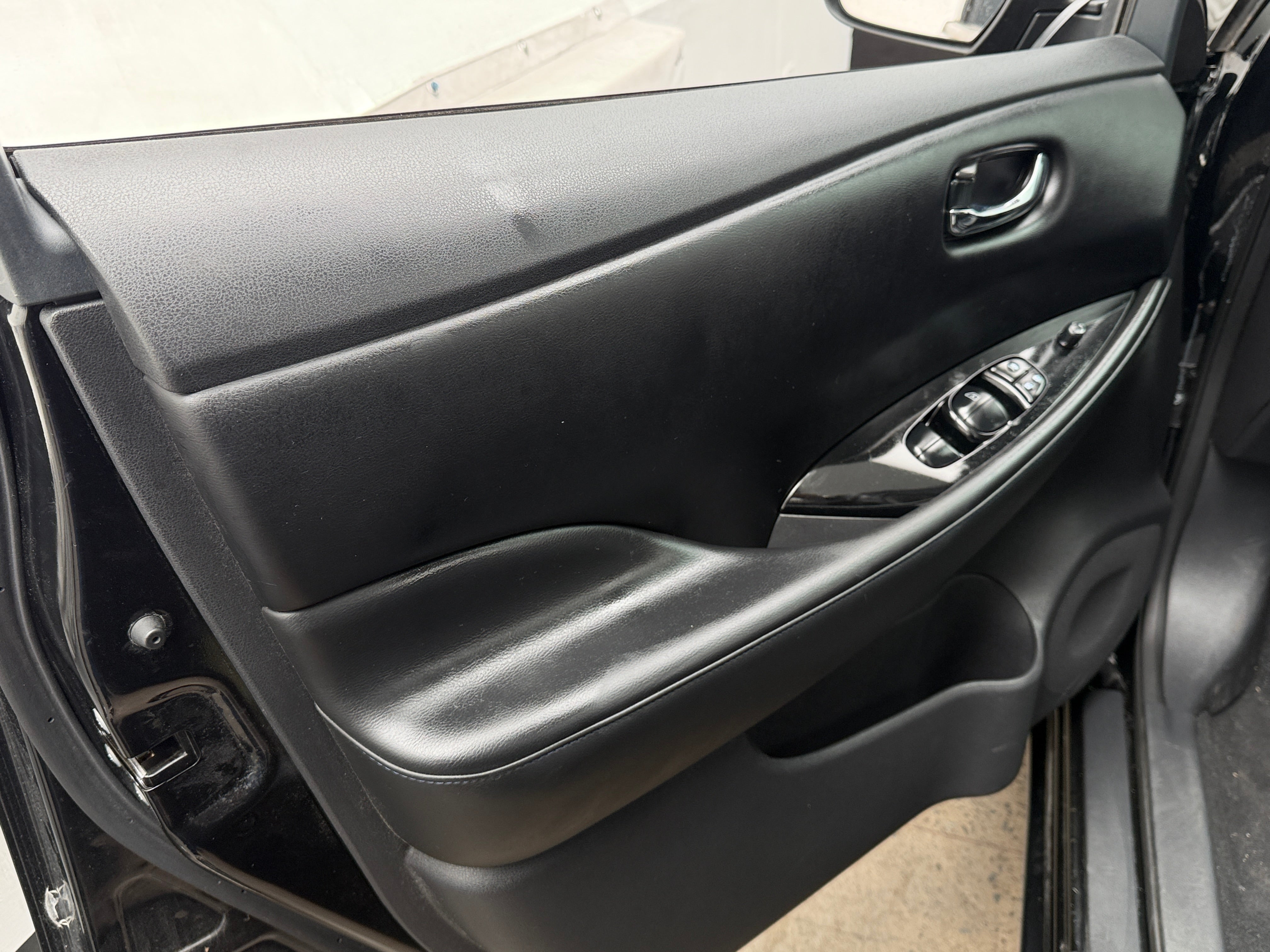 Used 2015 Nissan LEAF SL with VIN 1N4AZ0CP6FC316499 for sale in Oak Creek, WI