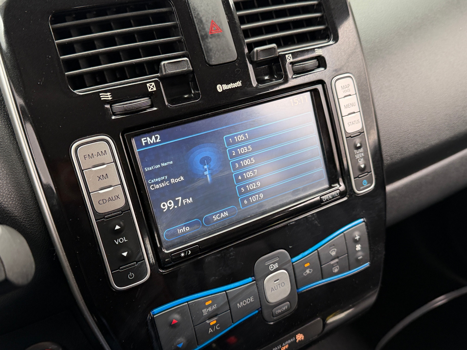 Thumbnail: 2015 Nissan Leaf - 3