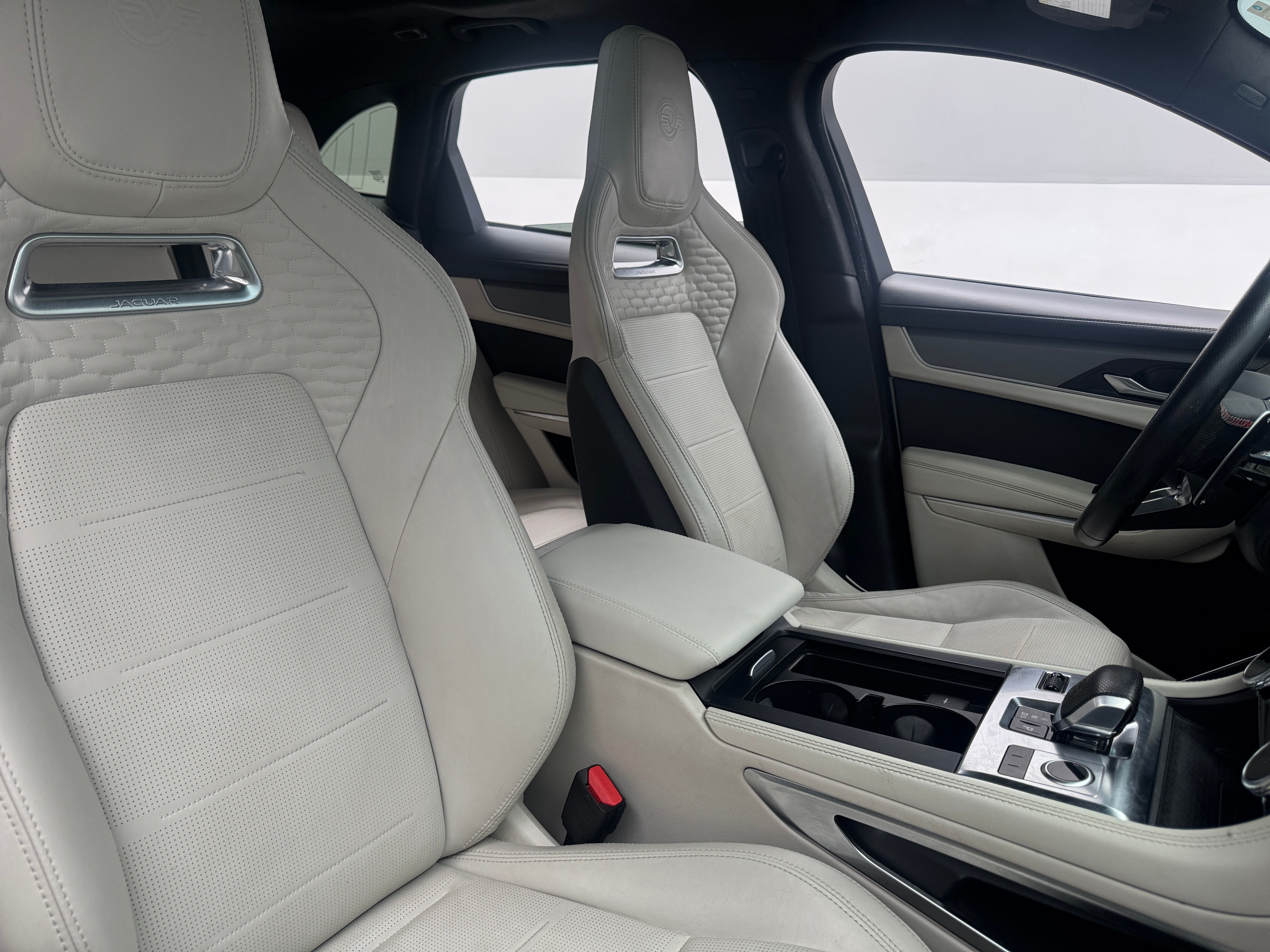 2022 Jaguar F-Pace SVR - Photo 6