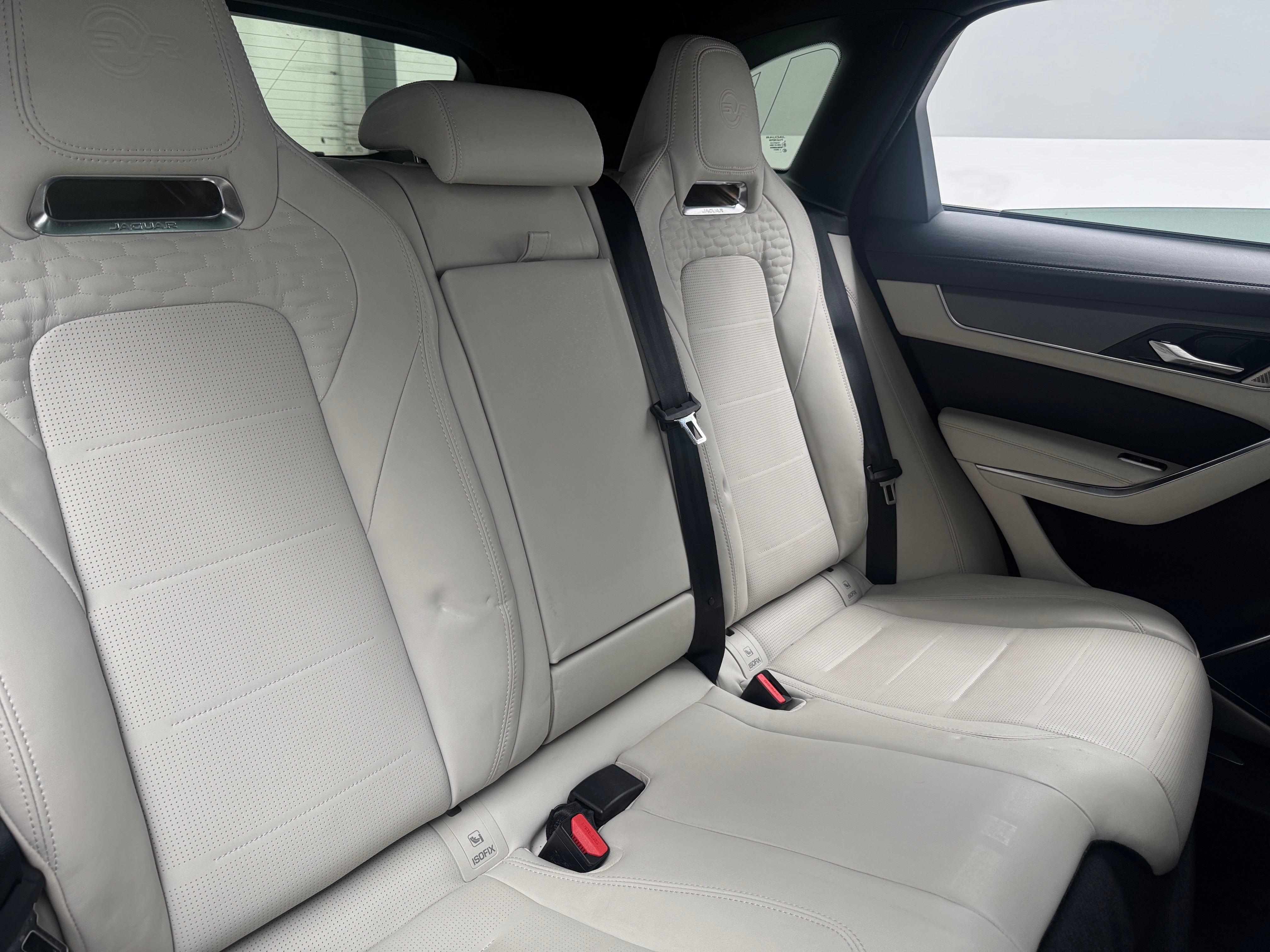 2022 Jaguar F-Pace SVR - Photo 8