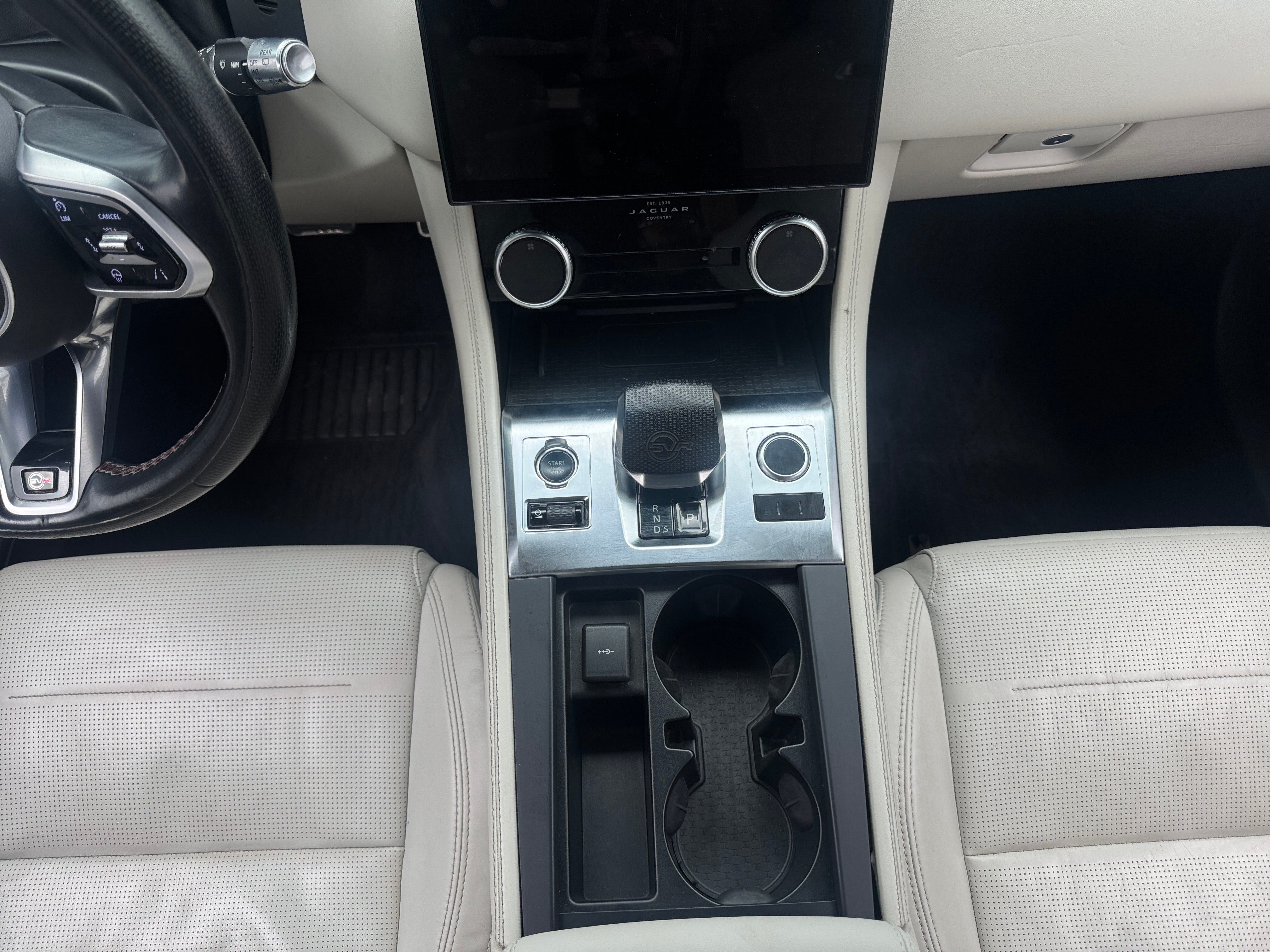 2022 Jaguar F-Pace SVR - Photo 4