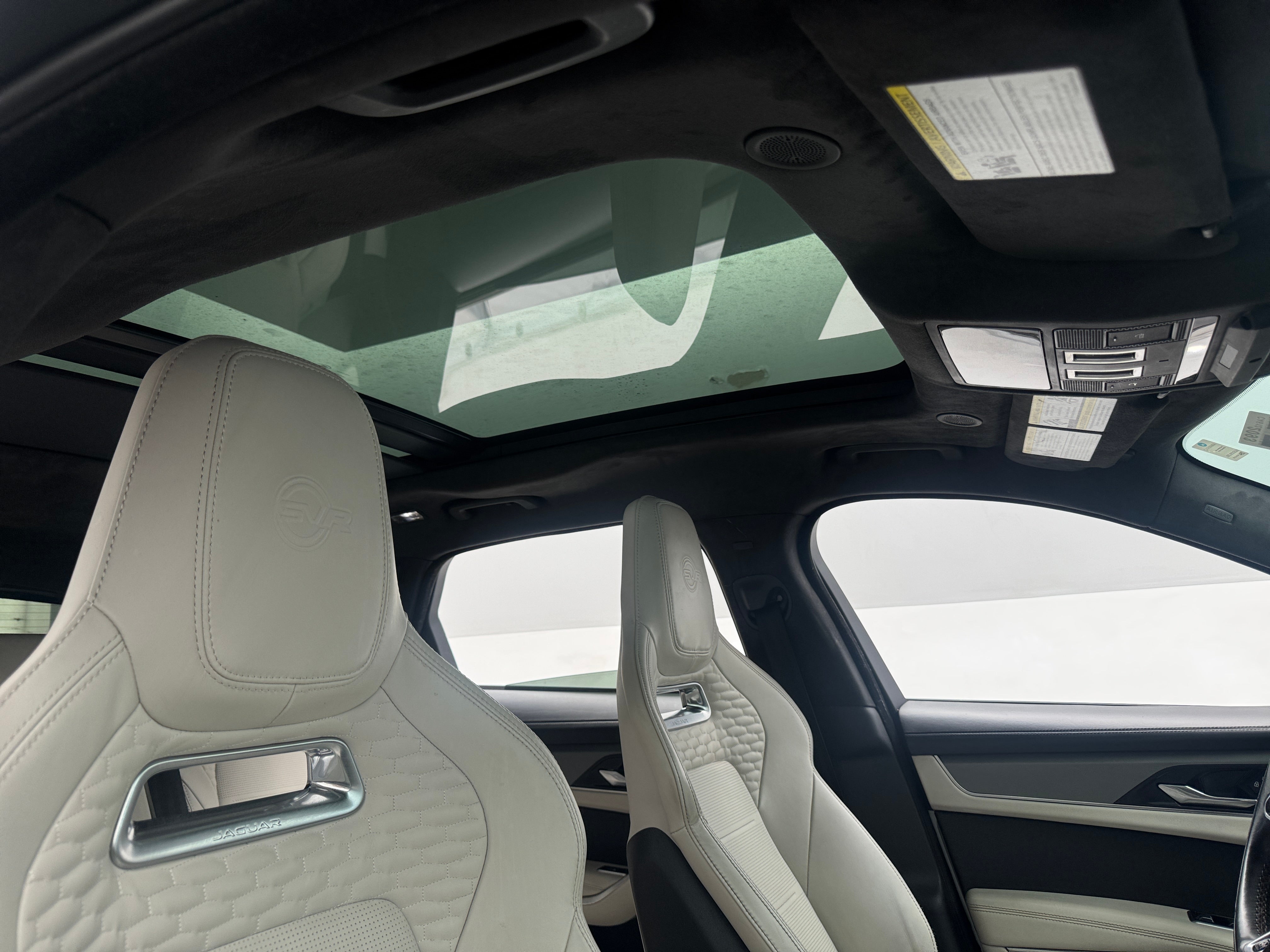 2022 Jaguar F-Pace SVR - Photo 17