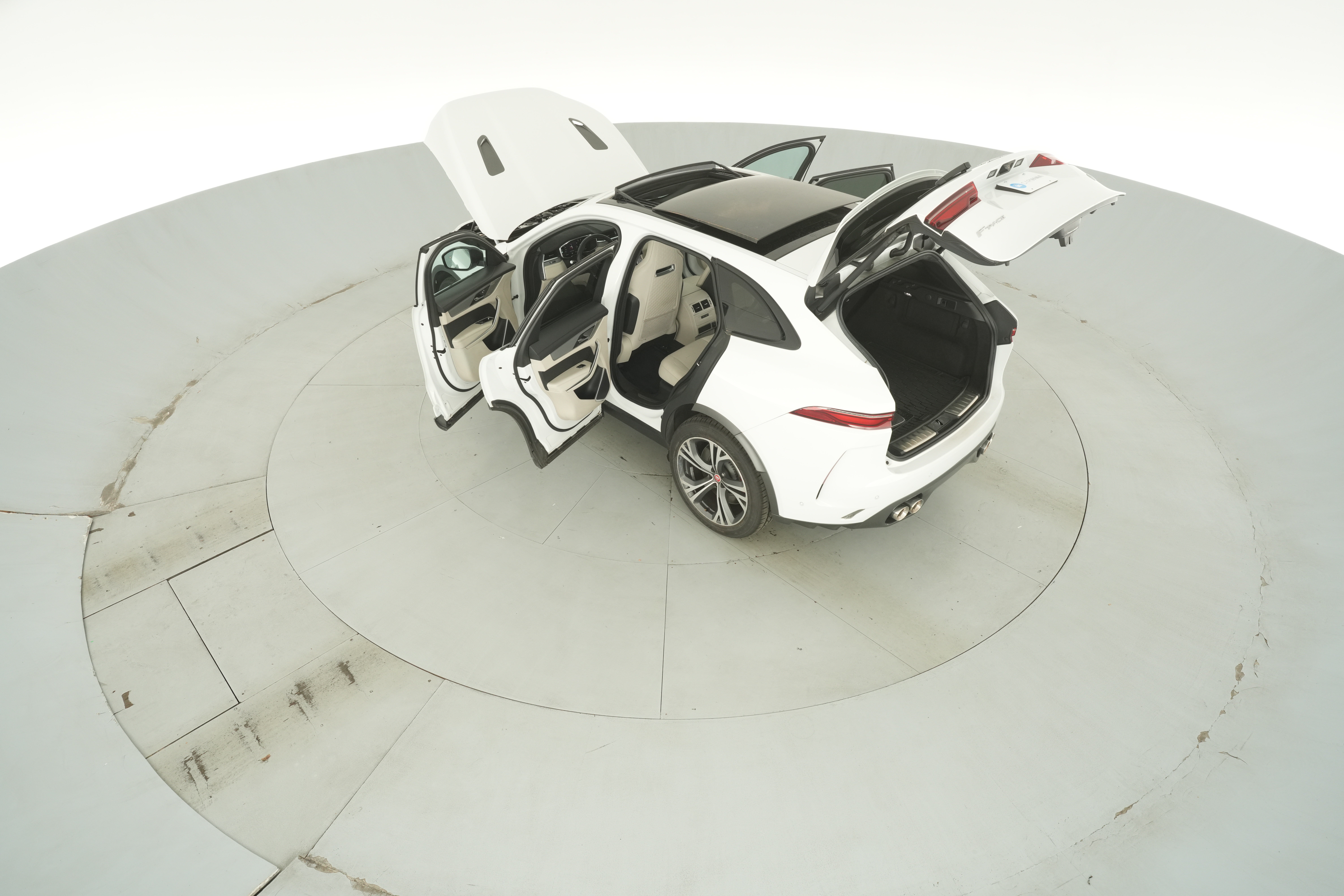 2022 Jaguar F-Pace SVR - Photo 54