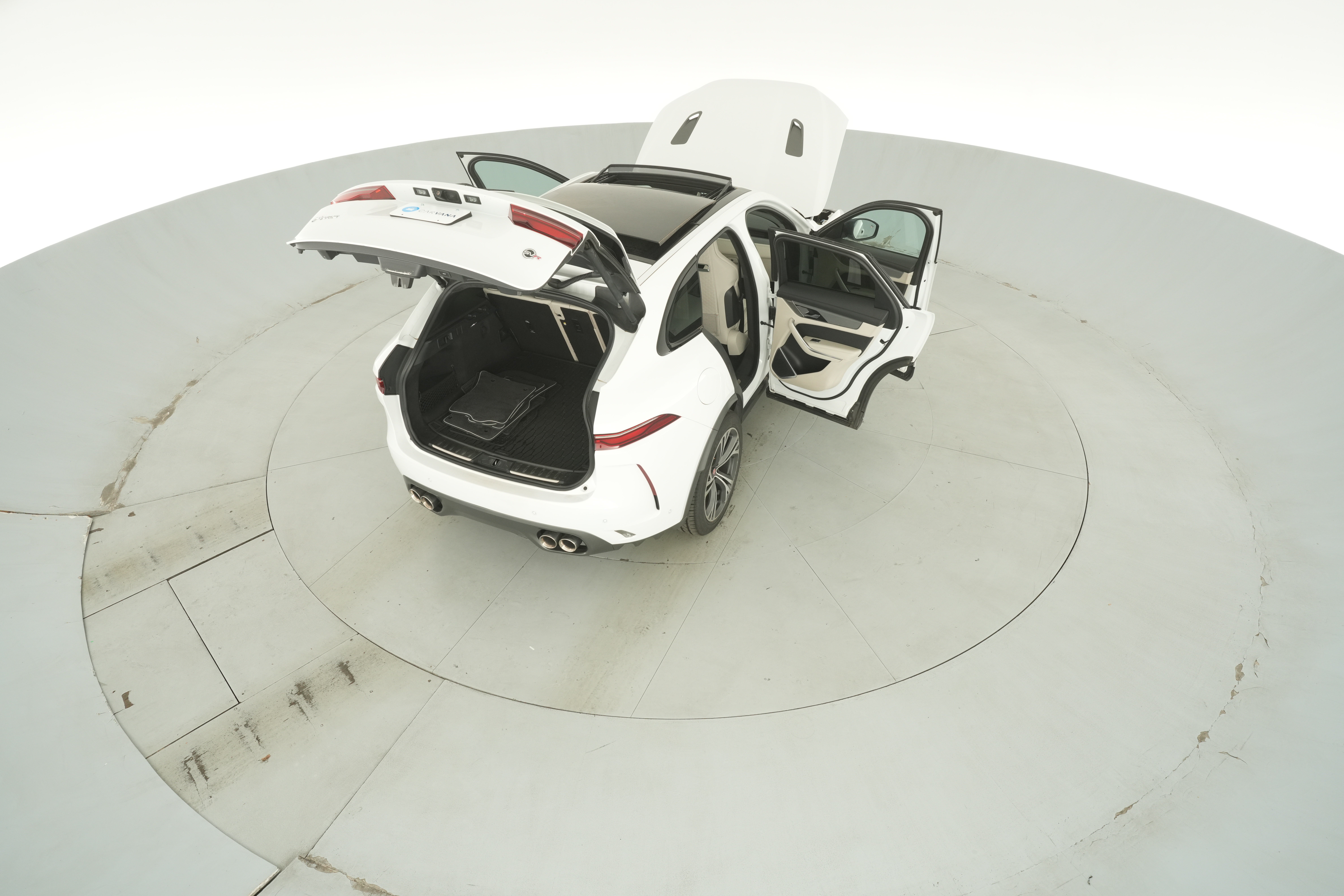 2022 Jaguar F-Pace SVR - Photo 57
