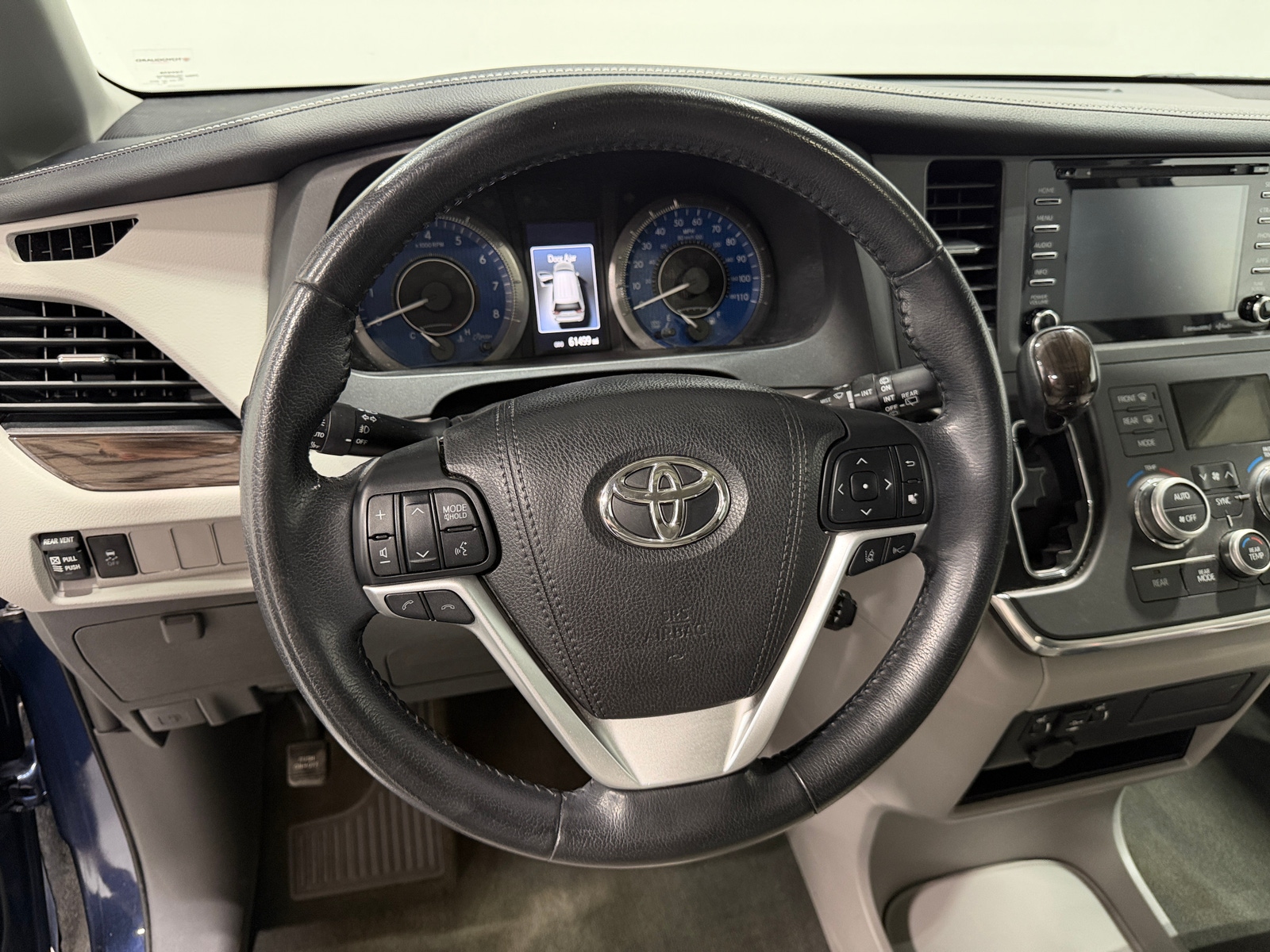 Thumbnail: 2018 Toyota Sienna - 4