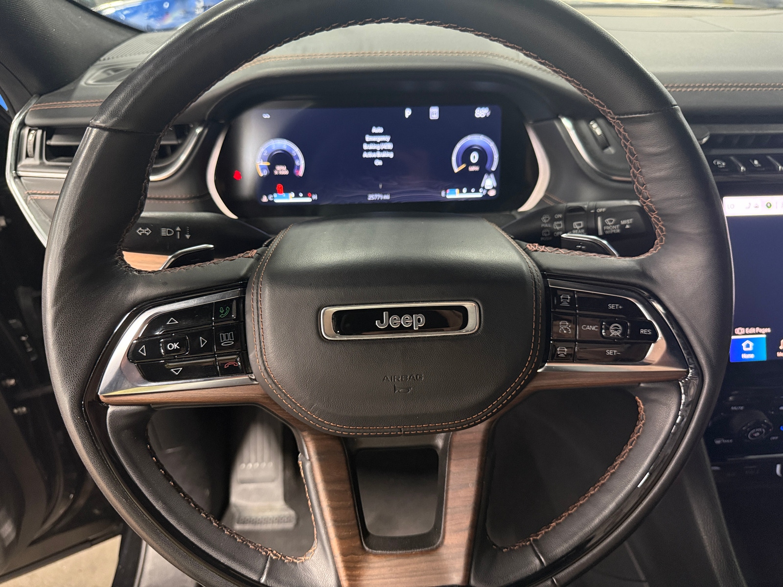 Thumbnail: 2023 Jeep Grand Cherokee L - 4