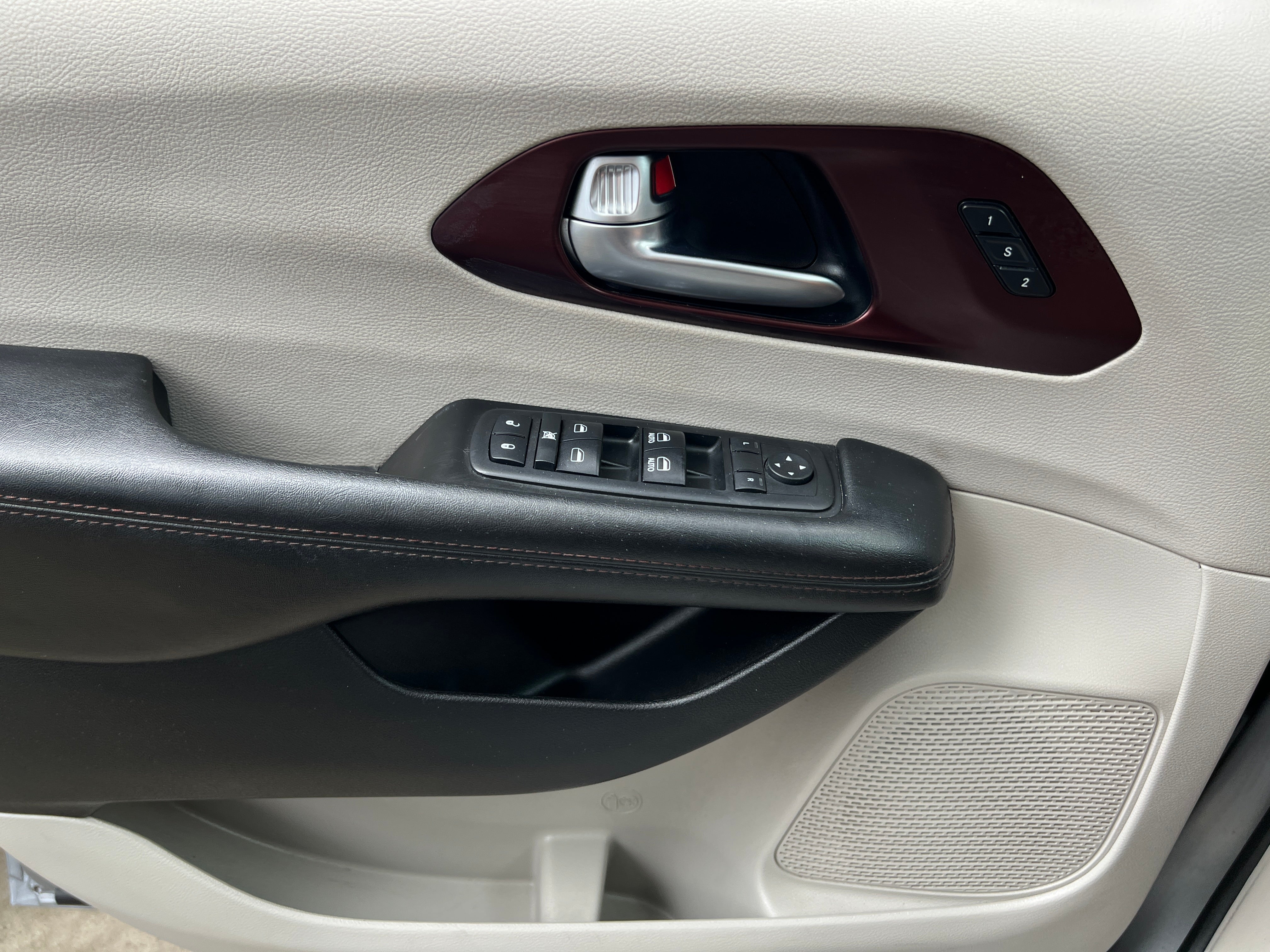 2020 Chrysler Pacifica Limited - Photo 12