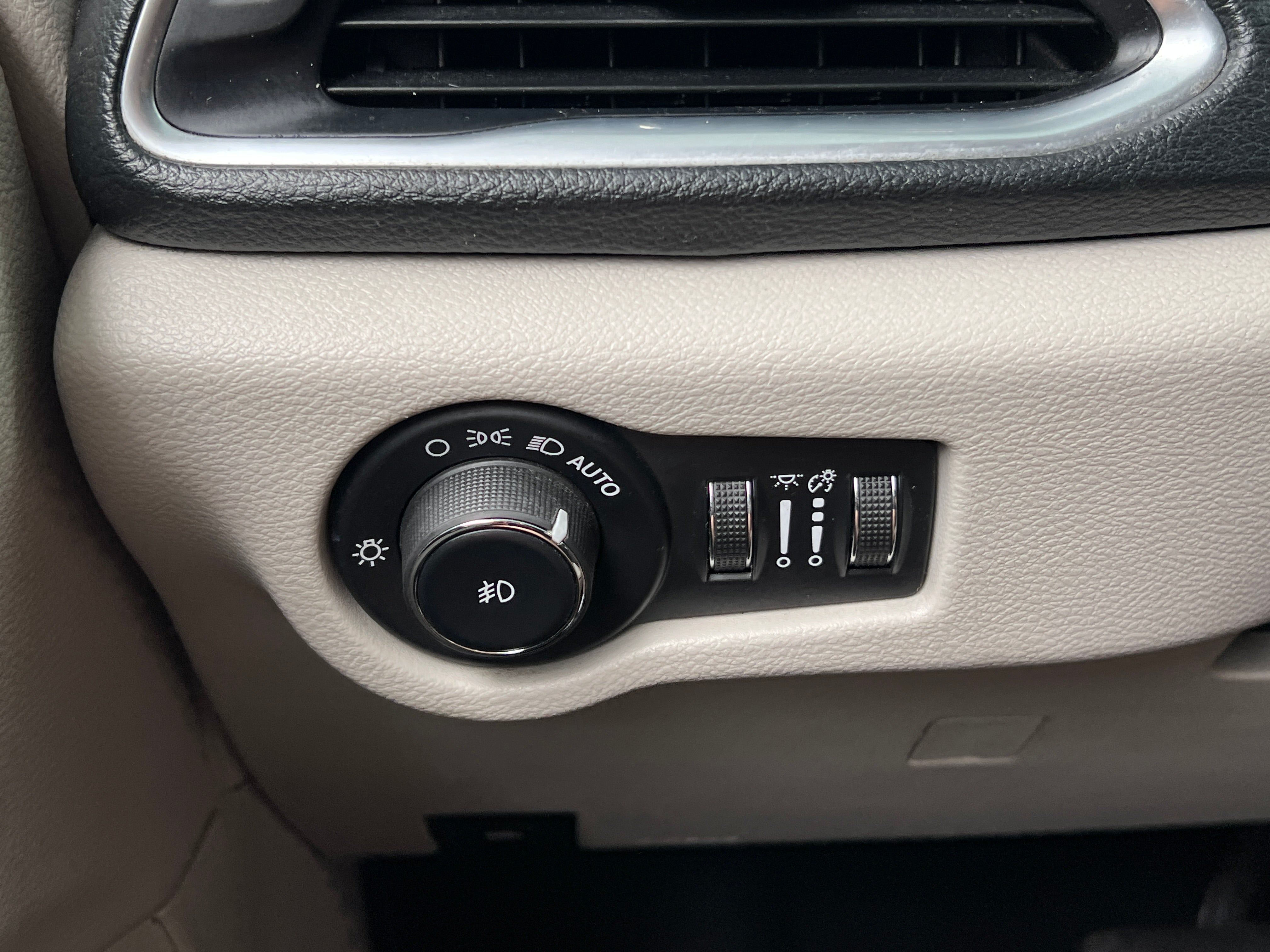 2020 Chrysler Pacifica Limited - Photo 14