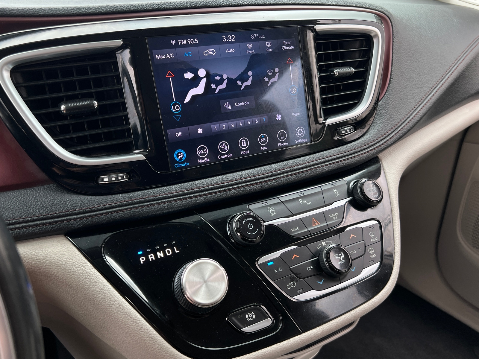 Thumbnail: 2020 Chrysler Pacifica - 3