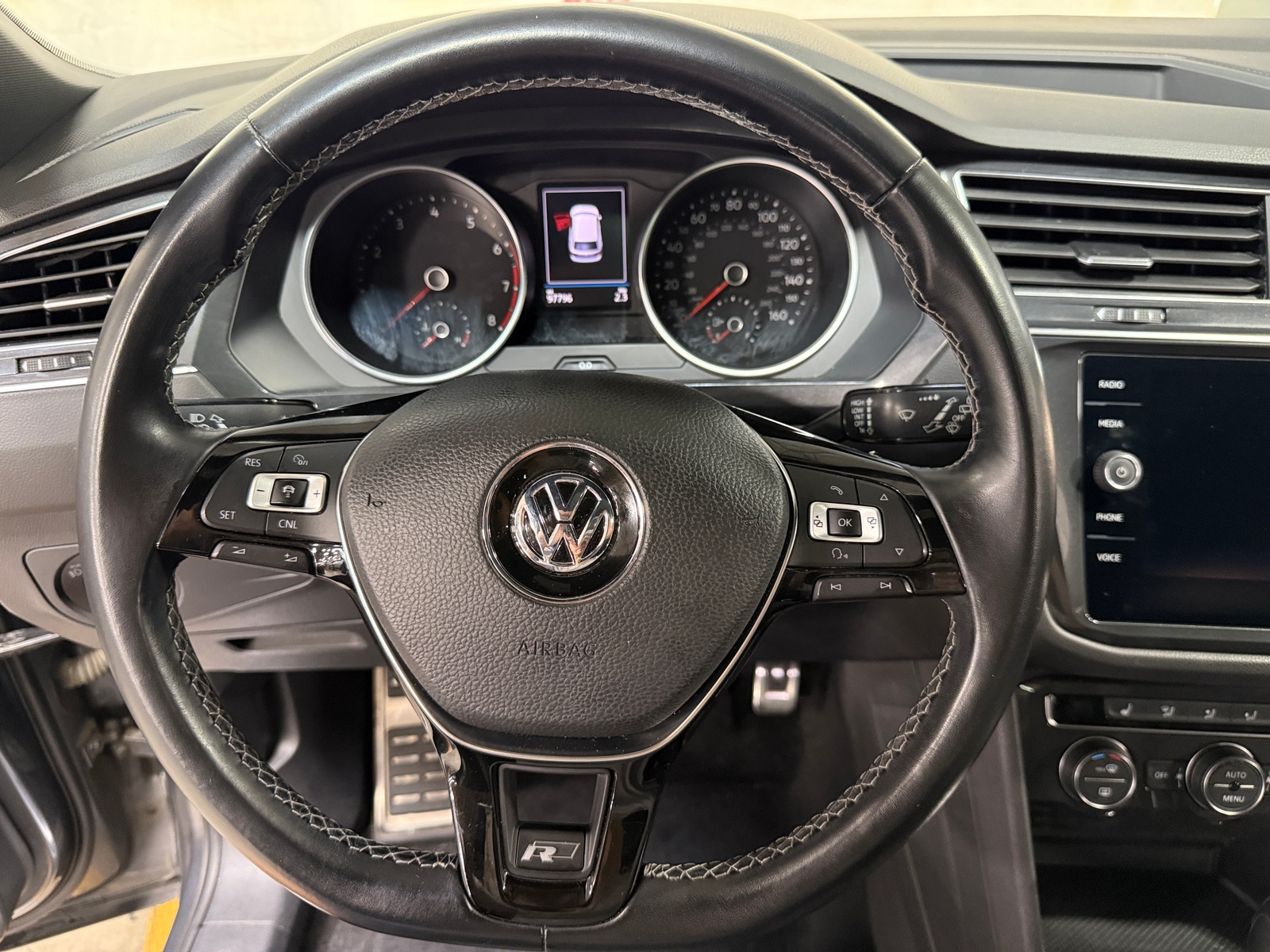 Thumbnail: 2018 Volkswagen Tiguan - 4